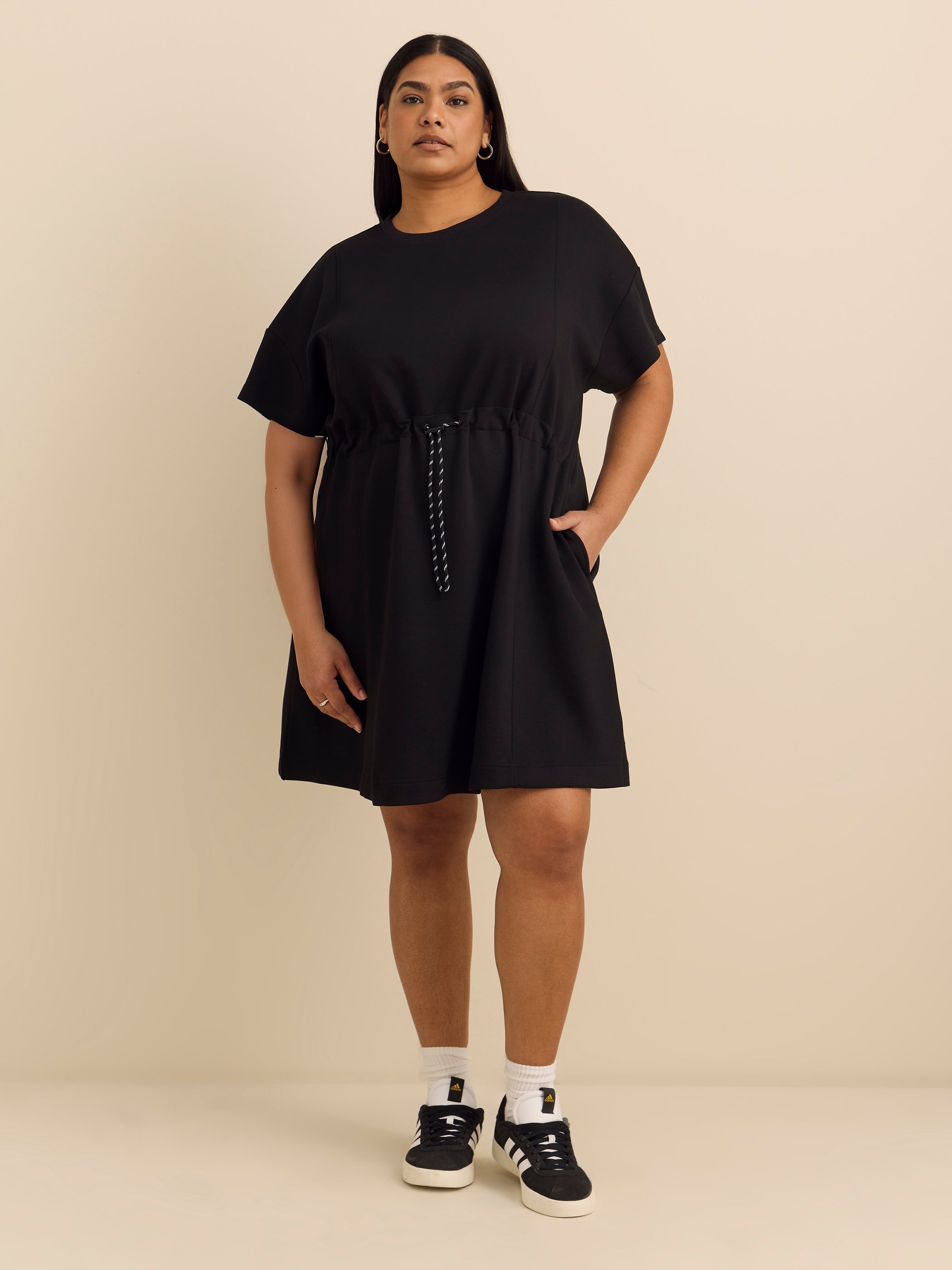Active Zone plus size short-sleeve dress with cinched waist – Penningtons