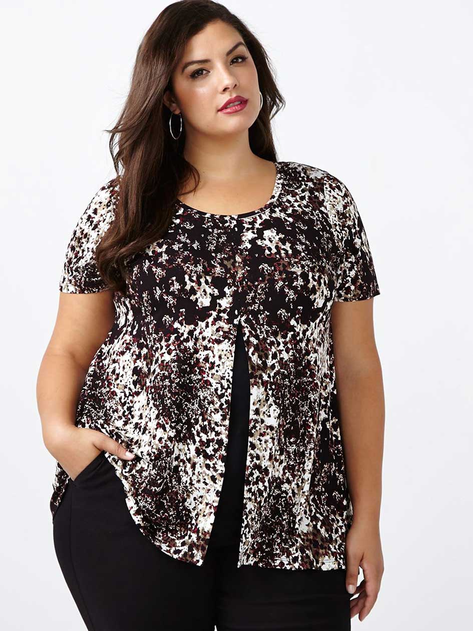 Short Sleeve Printed Top with Opening Short Sleeve Printed Top with Opening
