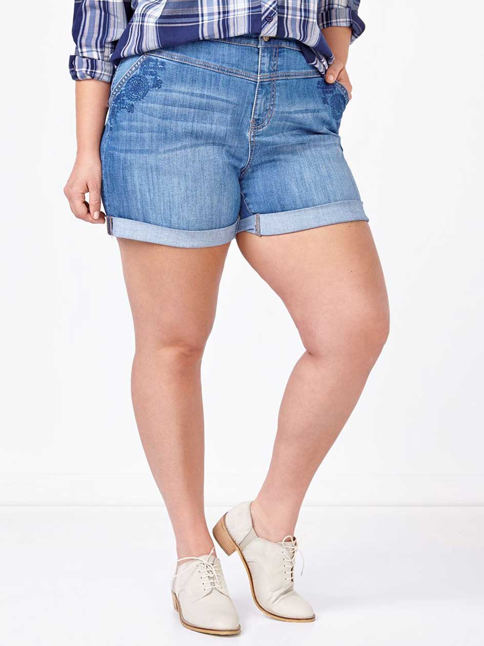 d/c JEANS Curvy Fit Denim Short d/c JEANS Curvy Fit Denim Short
