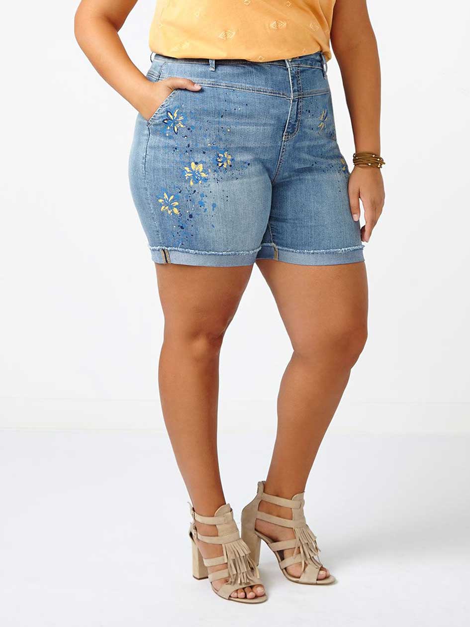 d/c JEANS Curvy Fit Printed Denim Short d/c JEANS Curvy Fit Printed Denim Short