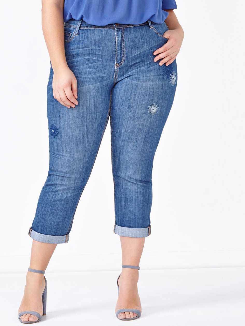 d/c JEANS Slightly Curvy Fit Embellished Denim Capri d/c JEANS Slightly Curvy Fit Embellished Denim Capri