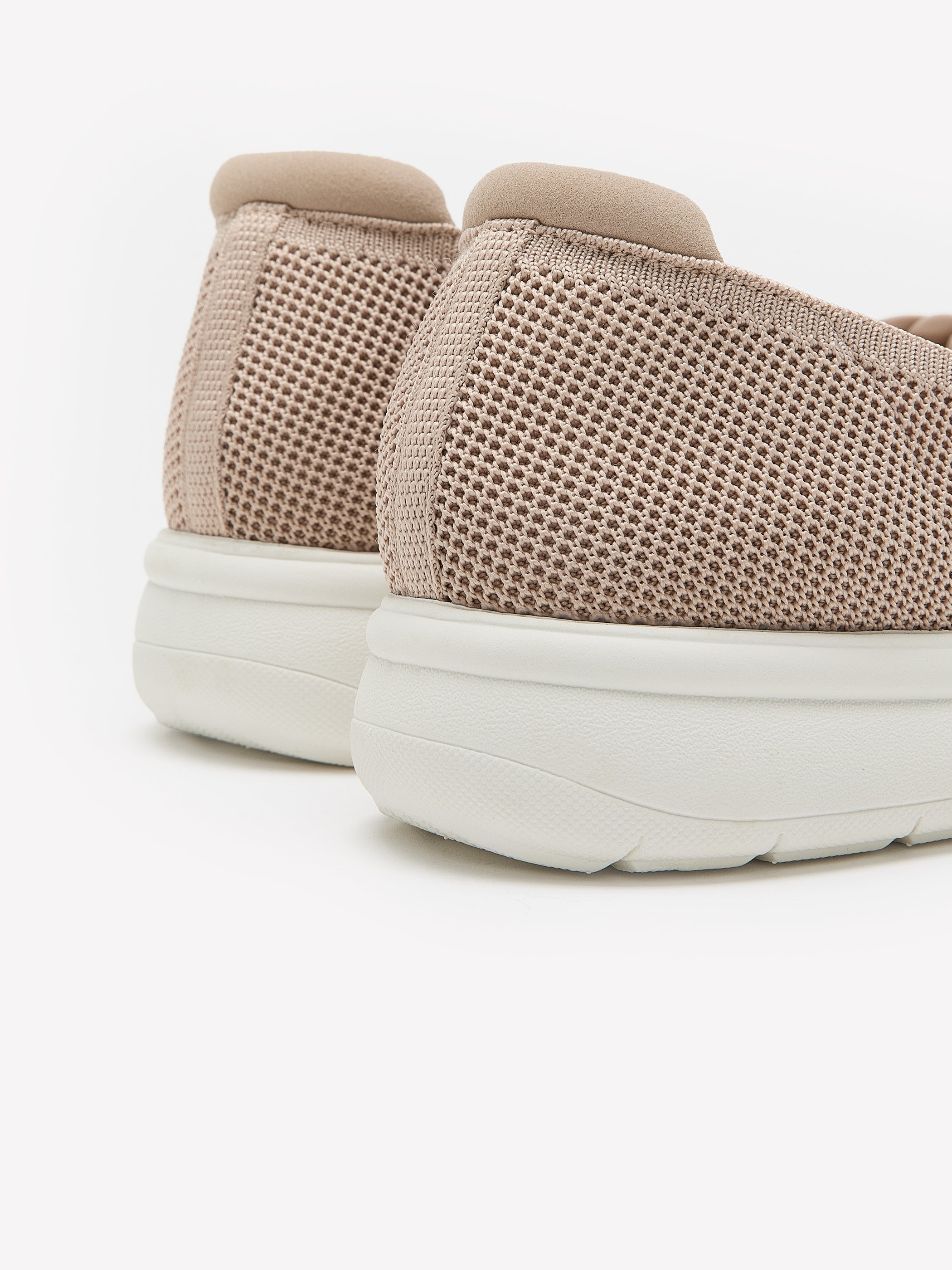 Chaussure Ezrin Cove avec chaîne décorative, pied large - Clarks