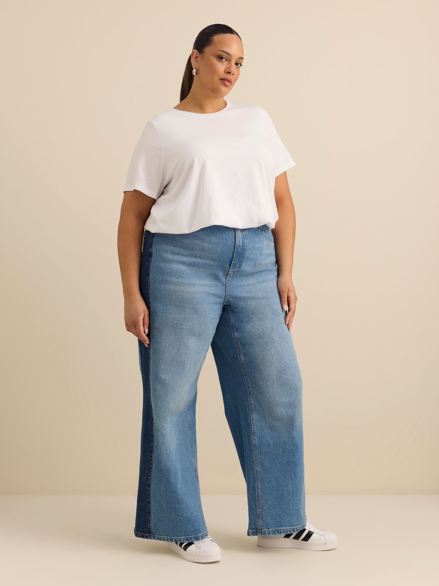 Haut à manches courtes avec ourlet bouffant