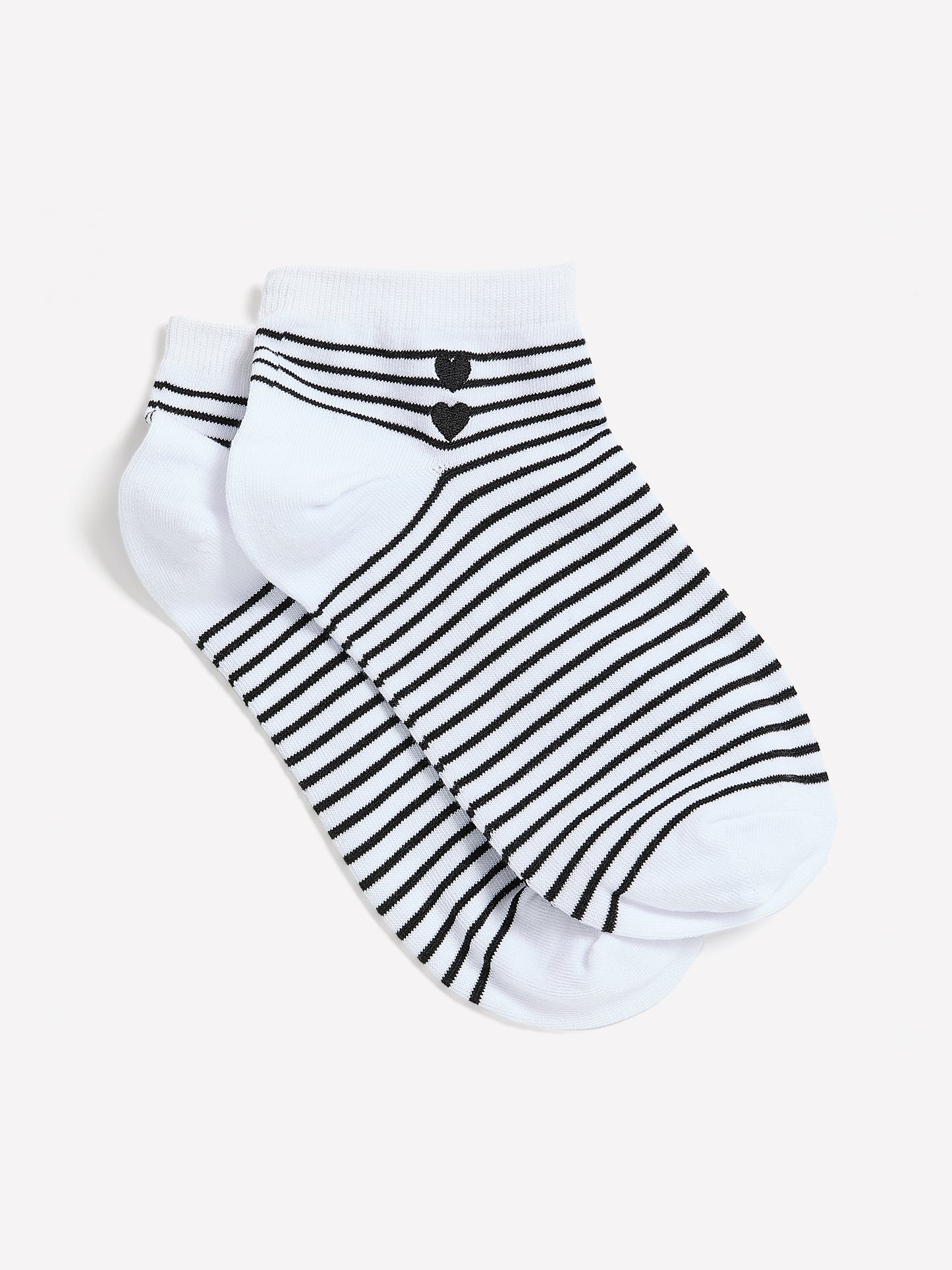 Chaussettes courtes à rayures noir et blanc avec deux coeurs brodés