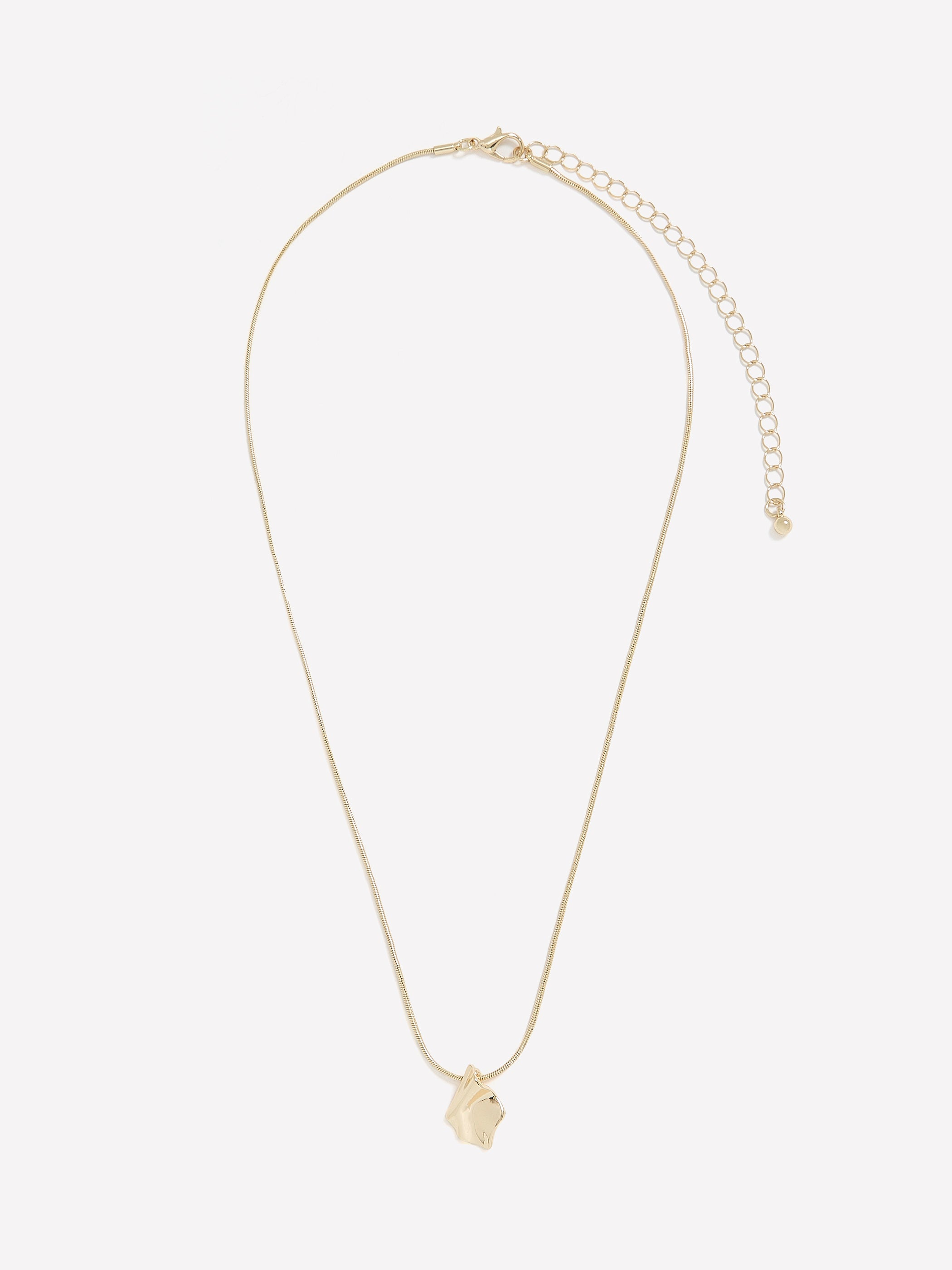 Collier court délicat avec pendentif martelé