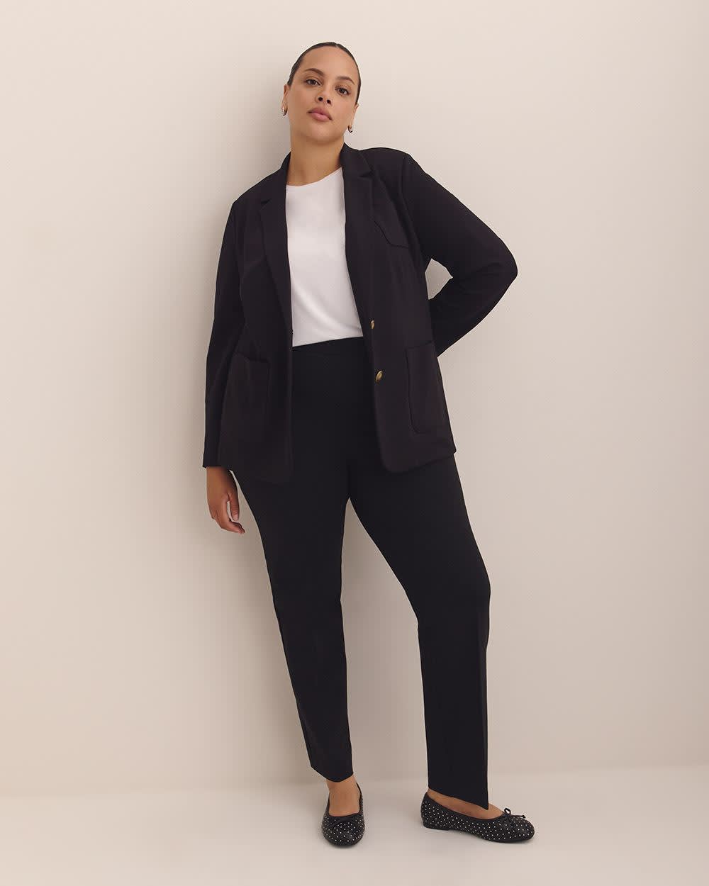 Pantalon amincissant noir à  jambe droite en pointe de Rome, petite