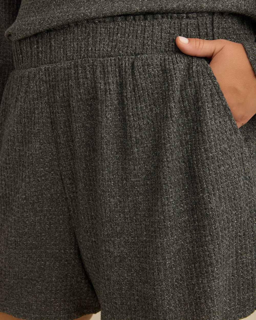 tiVOGLIO Pyjama court tricoté pour femmes – Gaufre brossée, taille à volants, fentes latérales