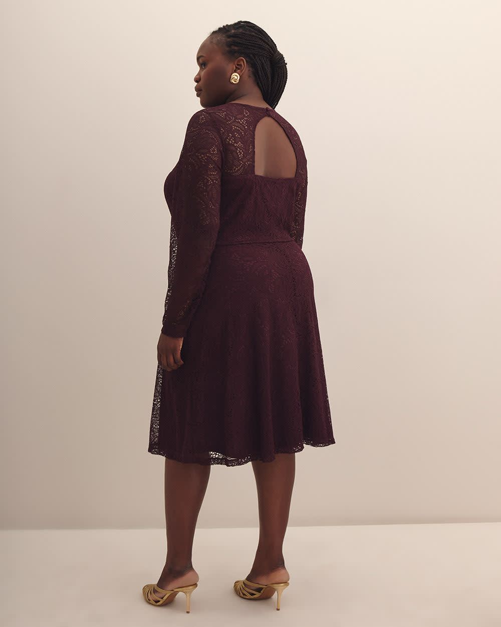 Robe évasée en dentelle à  manches longues