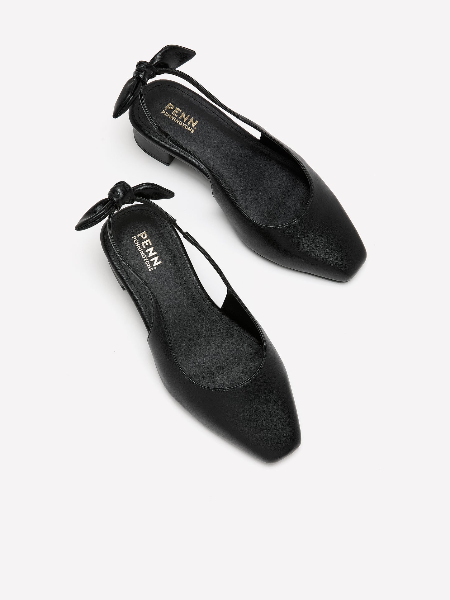 Chaussures à talon en cuir avec bride à  la cheville, pied très large