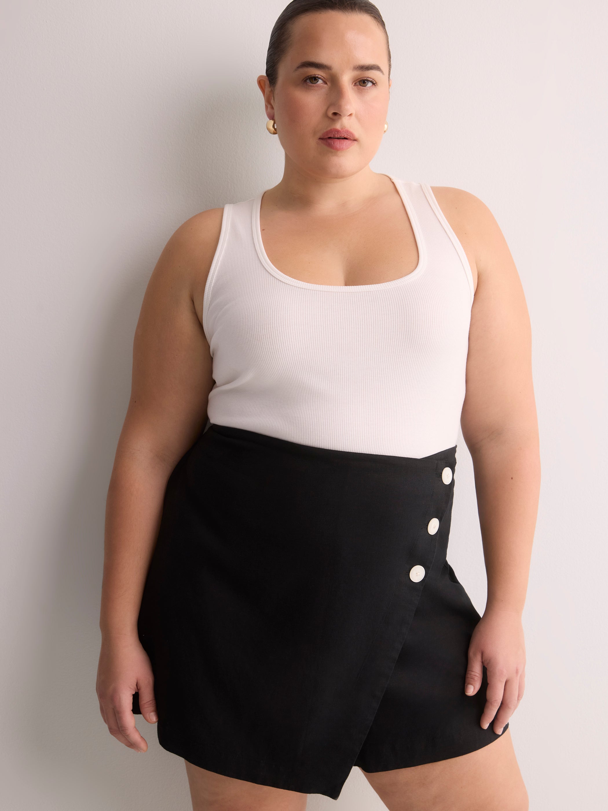 Jupe-short en mélange de lin avec boutons
