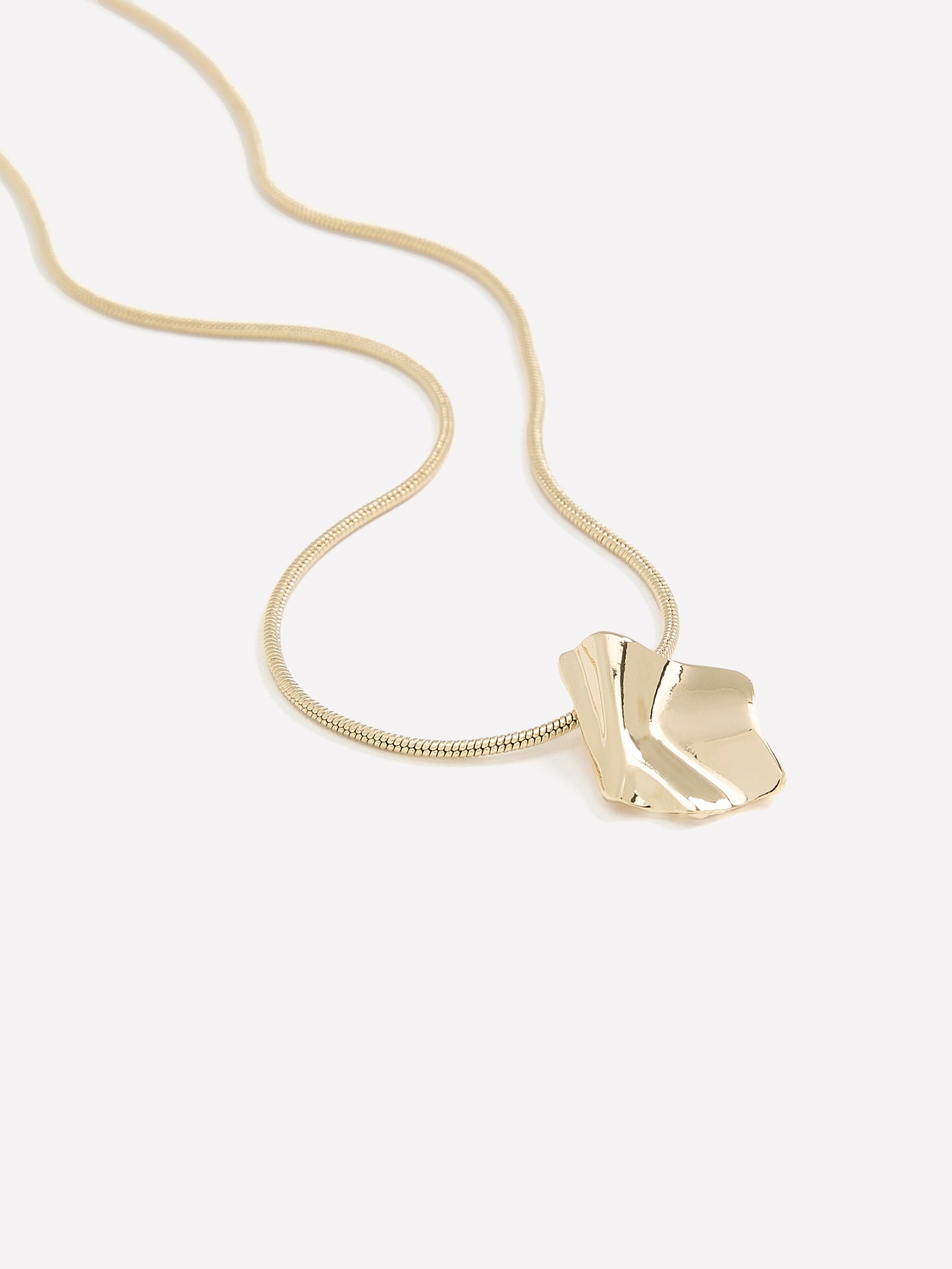 Short Dainty Necklace with Hammered Pendant