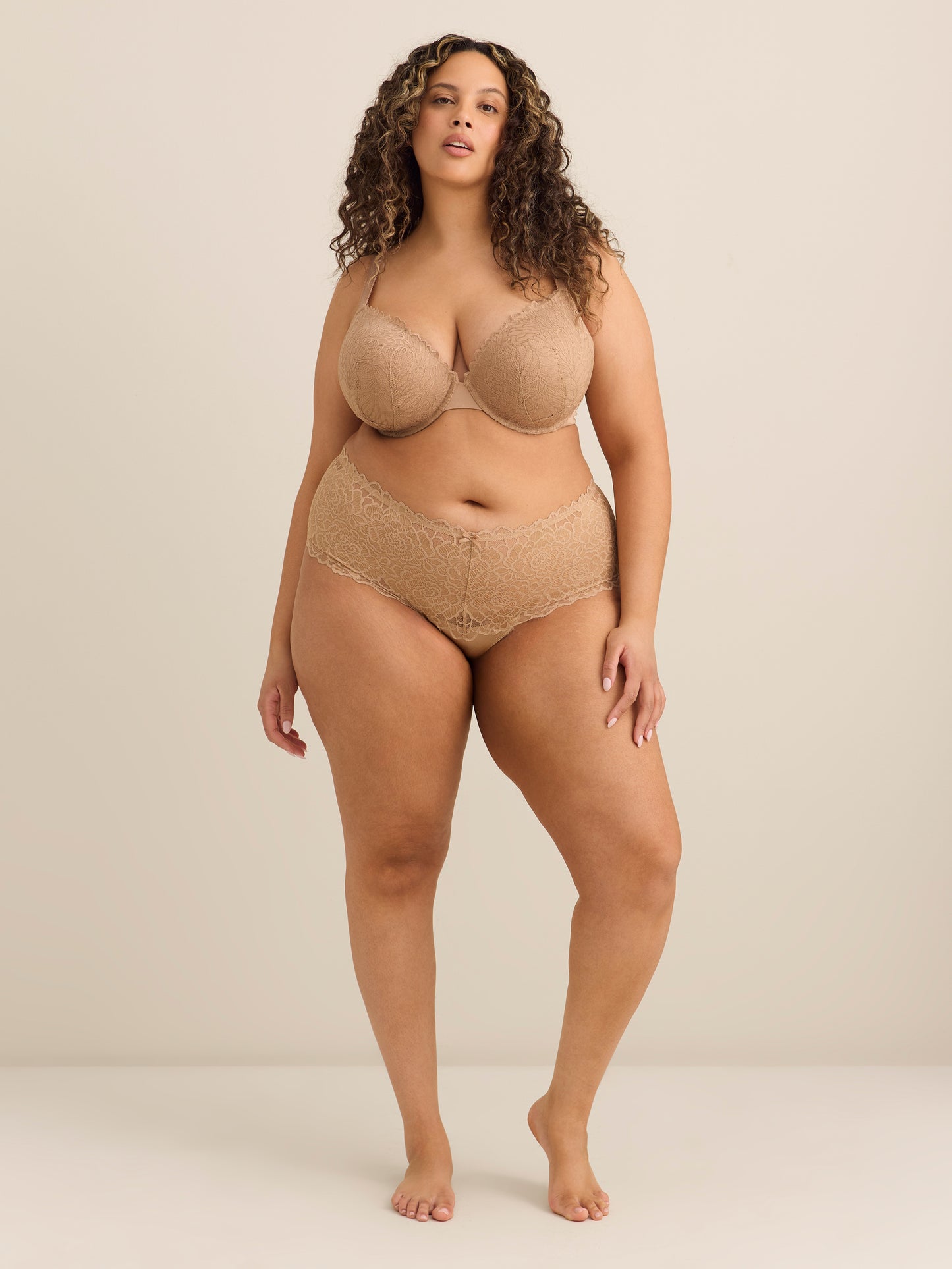 Soutien-gorge pigeonnant avec dentelle et armatures - Déesse Collection