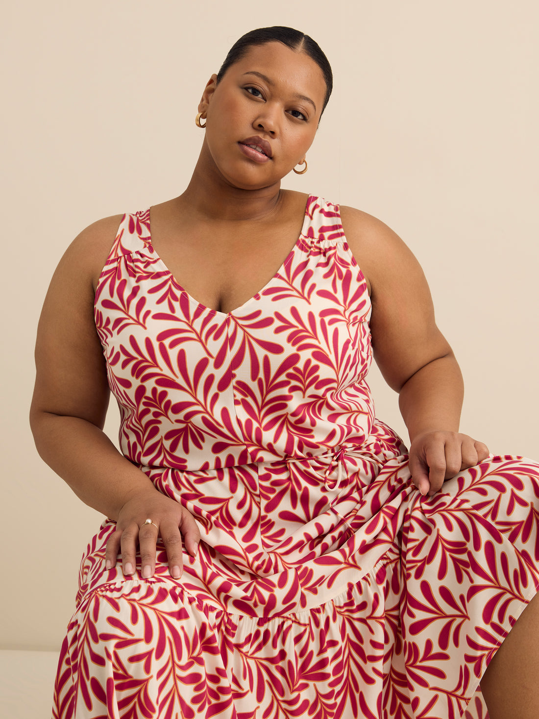 vega sleeveless tiered maxi dress Responsible V-Neck Plus Size Women's – Penningtons SubCat:Shorts Size:24-LONG 29.9 M 54.3 29.1 MSK Women's Long Sleeve