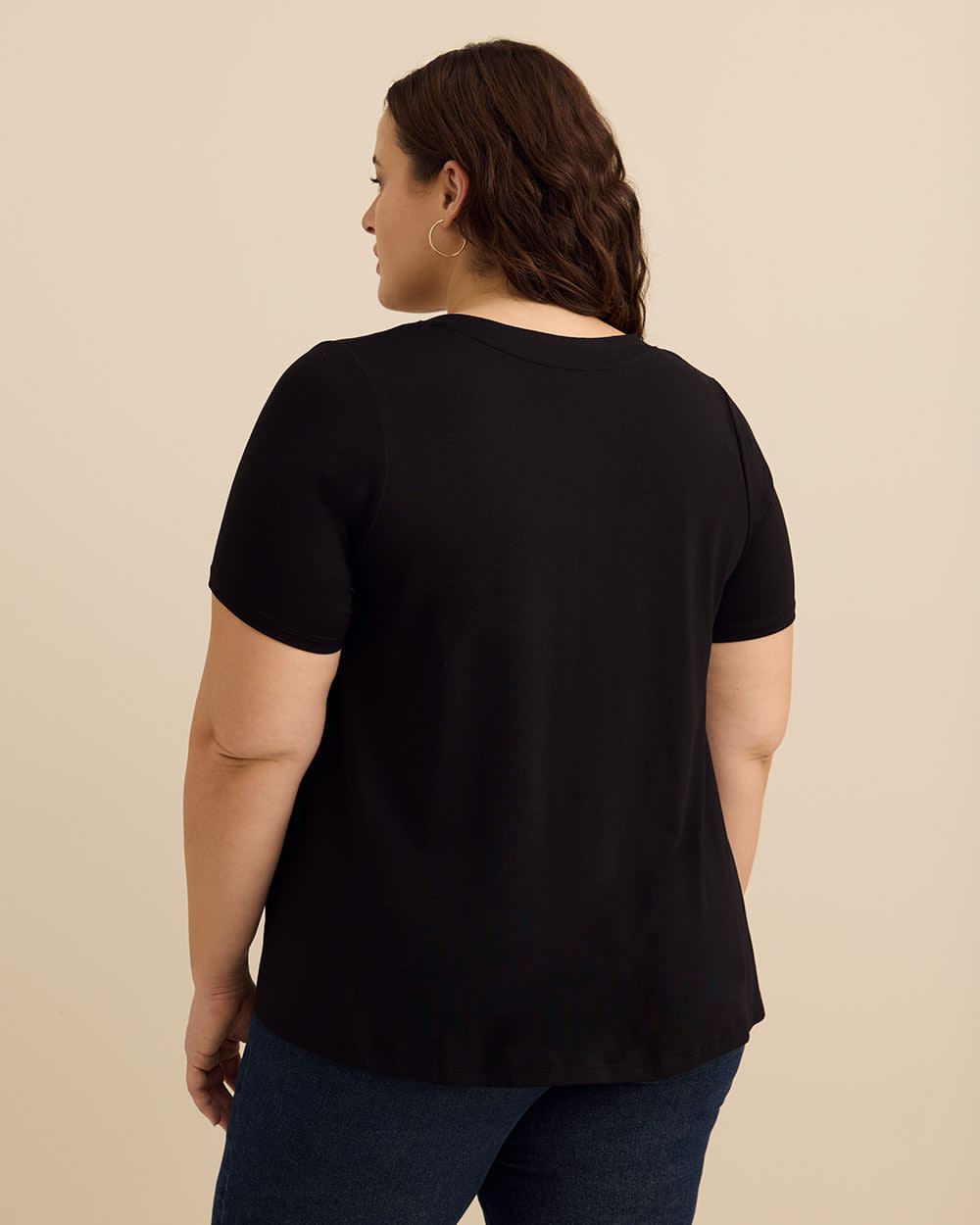 Haut évasé à manches courtes et encolure en V