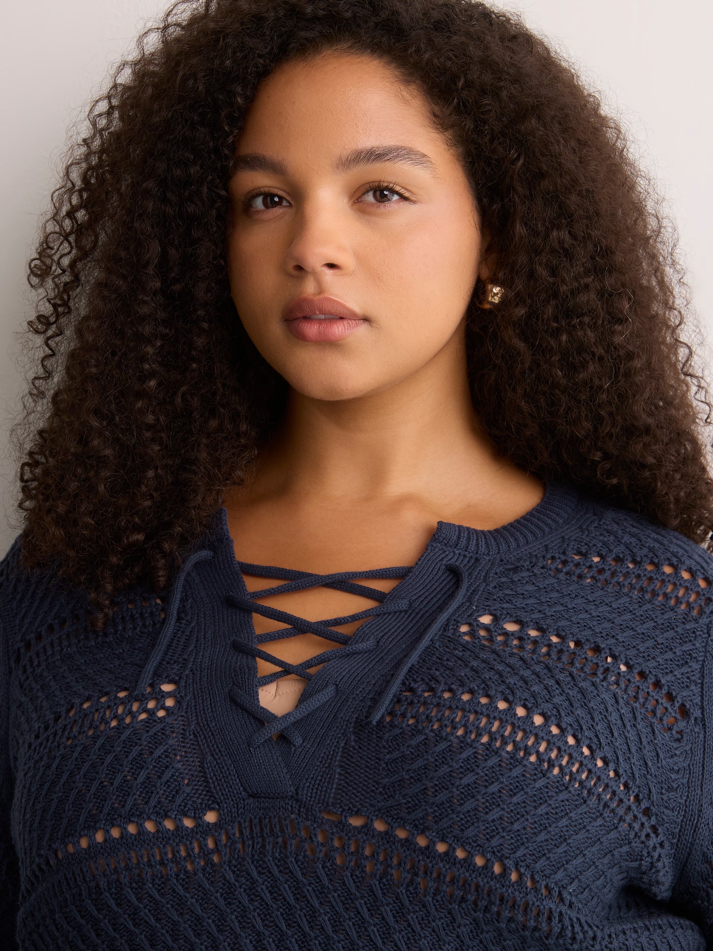 Straight Lace-Up Crew Neck Combed Knit Sweater