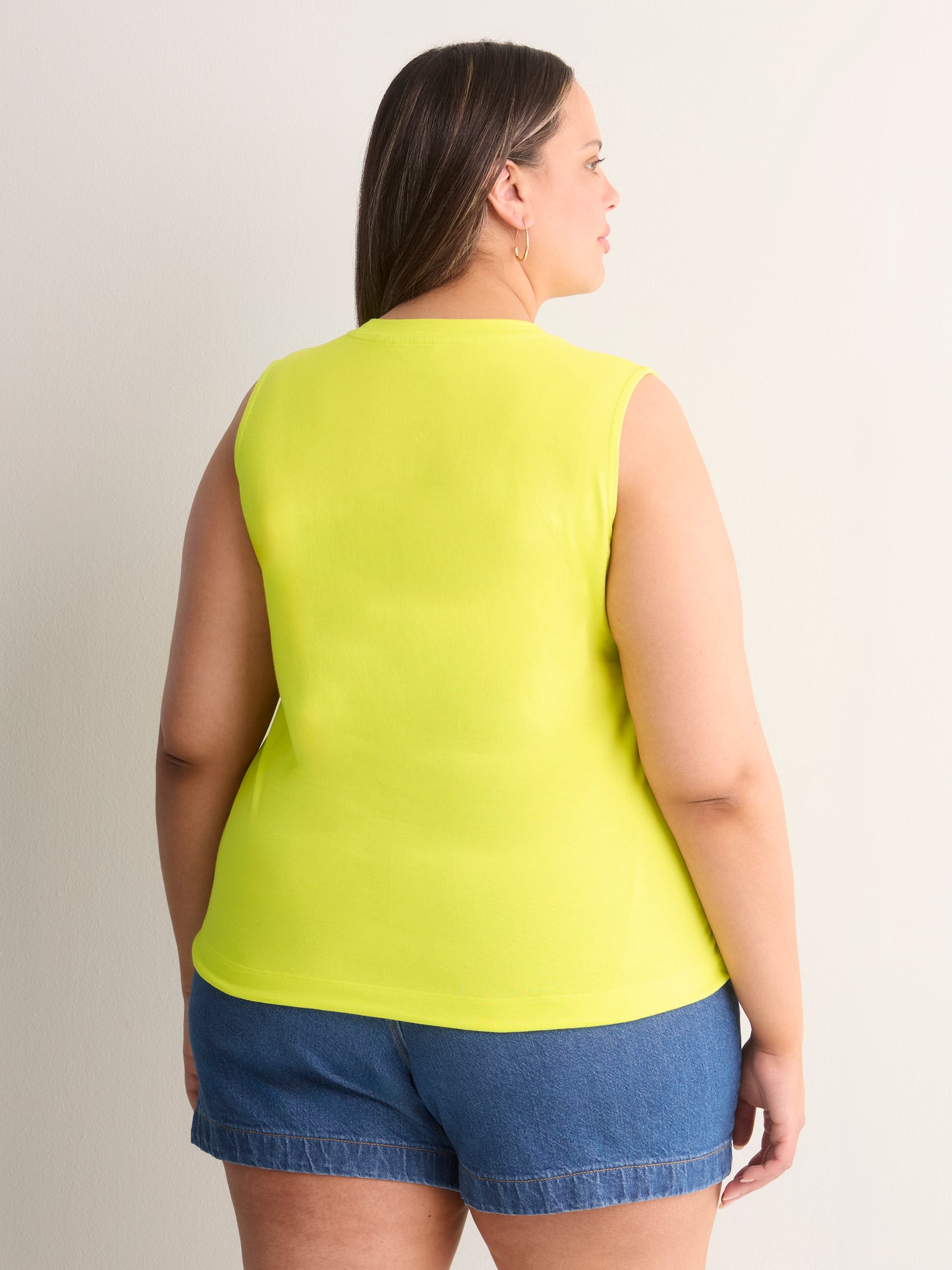 Straight-Fit Sleeveless Bubble Knit Top with Embroidery