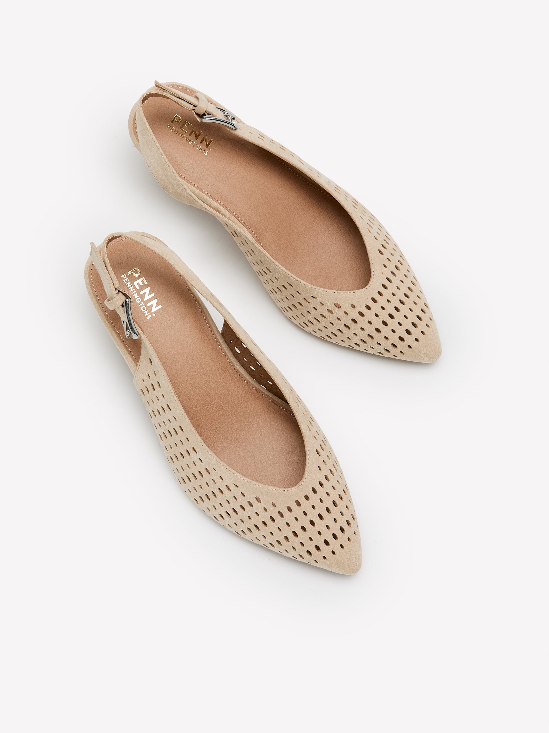 Chaussure avec bride arrière et talon bobine, pied très large