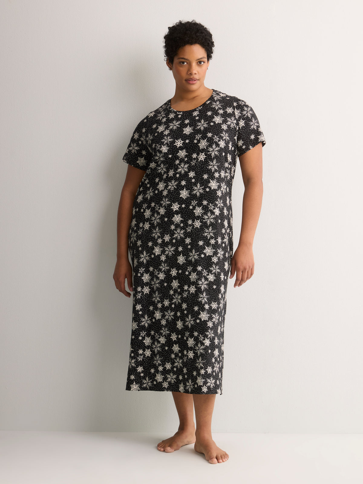 Black Snowflake-Print Long Short-Sleeve Sleepshirt - tiVOGLIO
