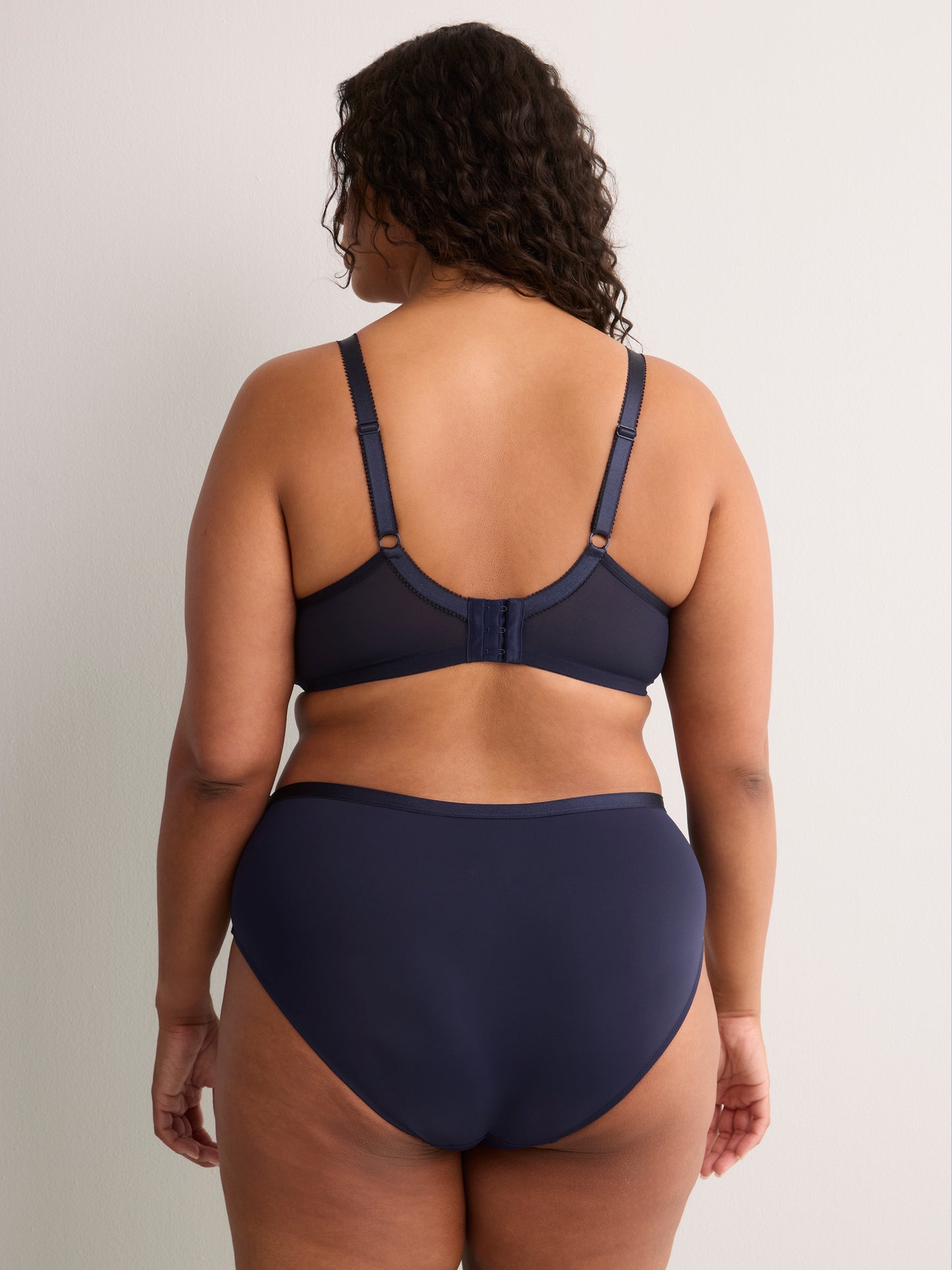 Full-Coverage Underwire Embroidered Mesh Bra - Déesse