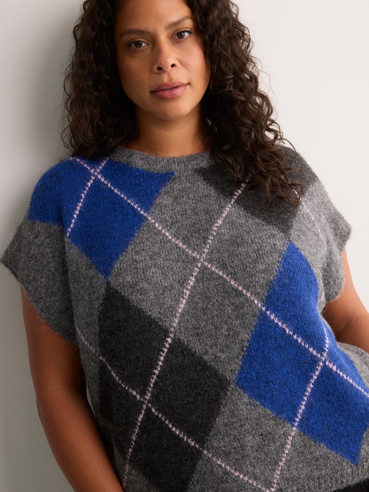 Loose Extended-Sleeve Argyle Fuzzy Yarn Short Sweater