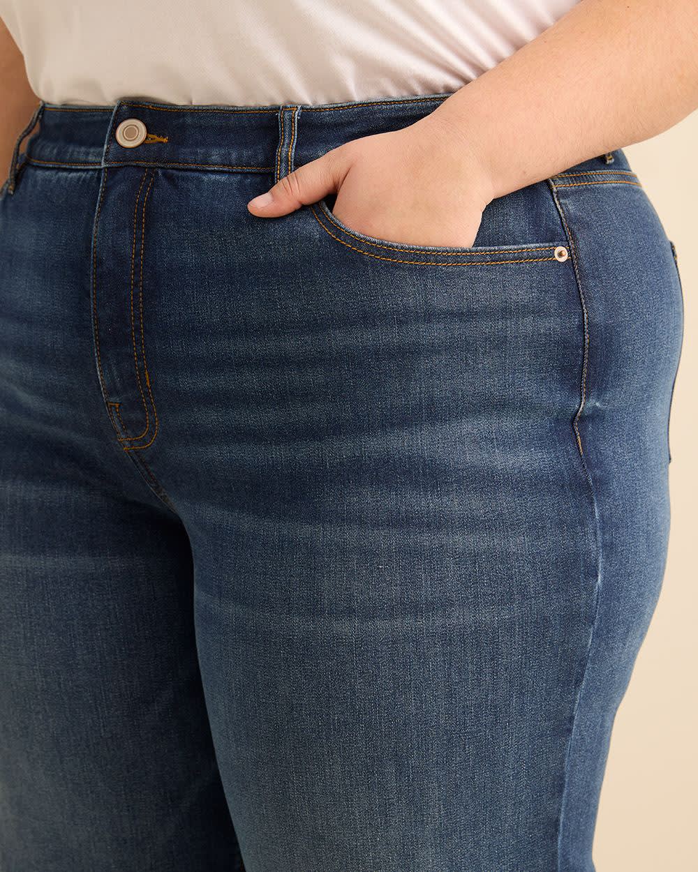 Jean à jambe évasée et à taille moyenne, coupe petite classique aminicissante - d/C JEANS