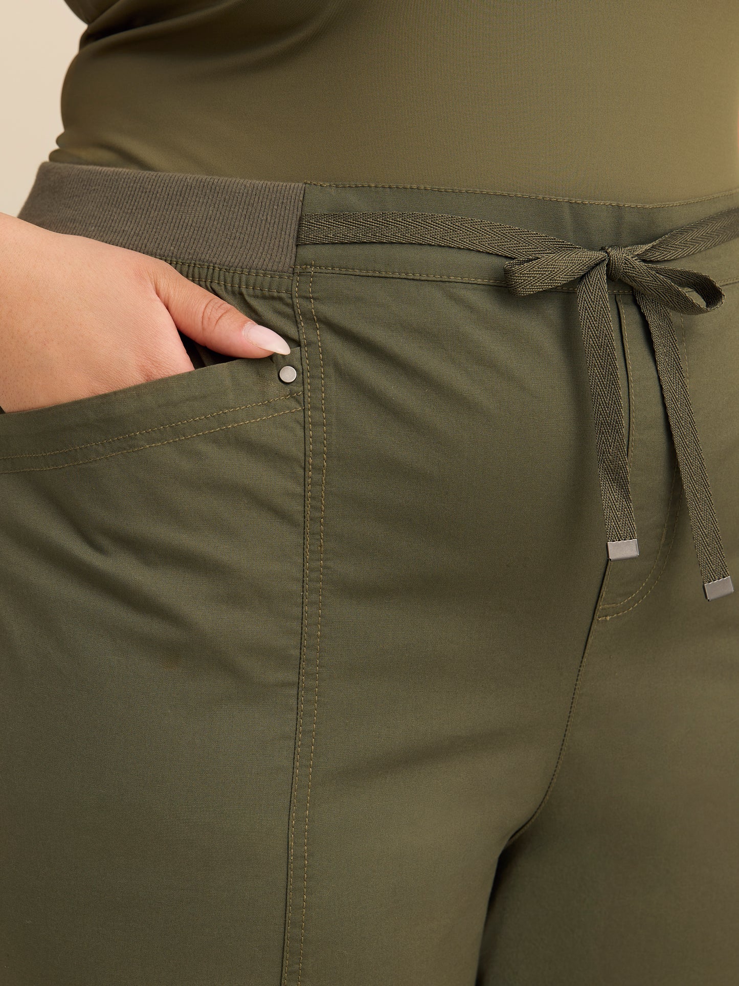 Capri uni avec taille ajustable