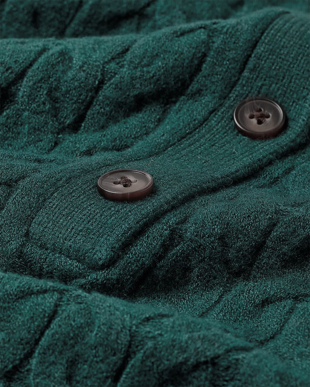 Pull en tricot à mailles torsadées et col boutonné