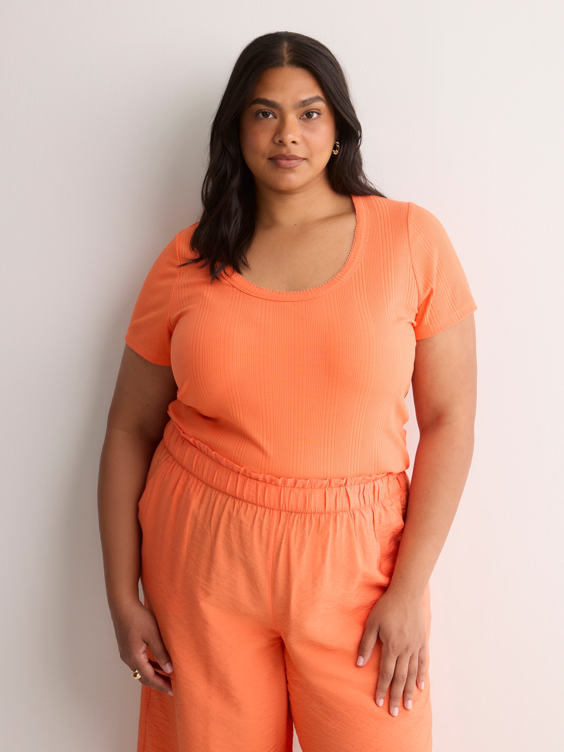 Ribbed Knit Fitted Short-Sleeve T-Shirt