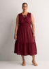 Robe longue rouge texturée sans manches à col en V et jupe à volant - Addition Elle
