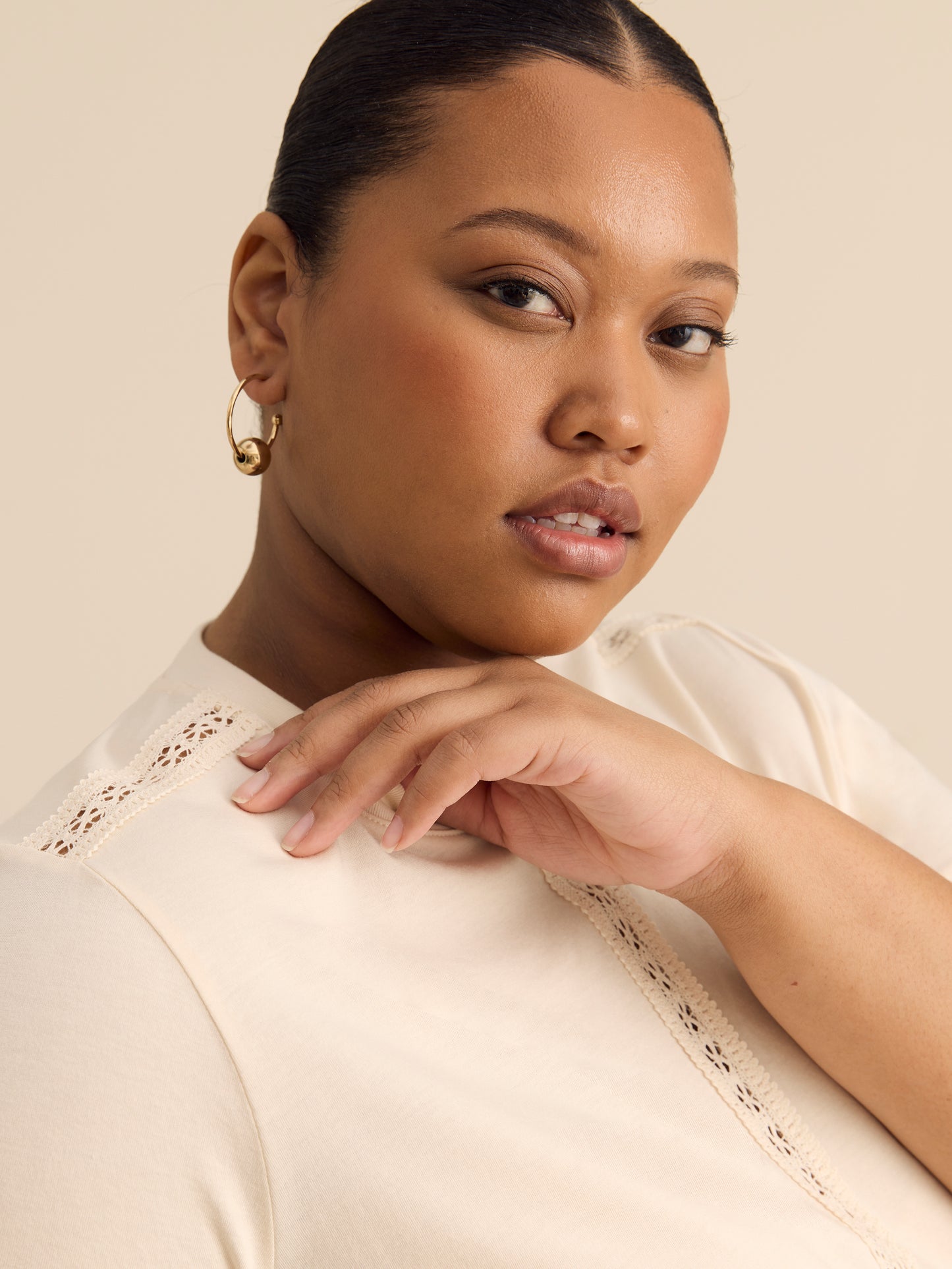 Chandail à col rond avec détails crochetés