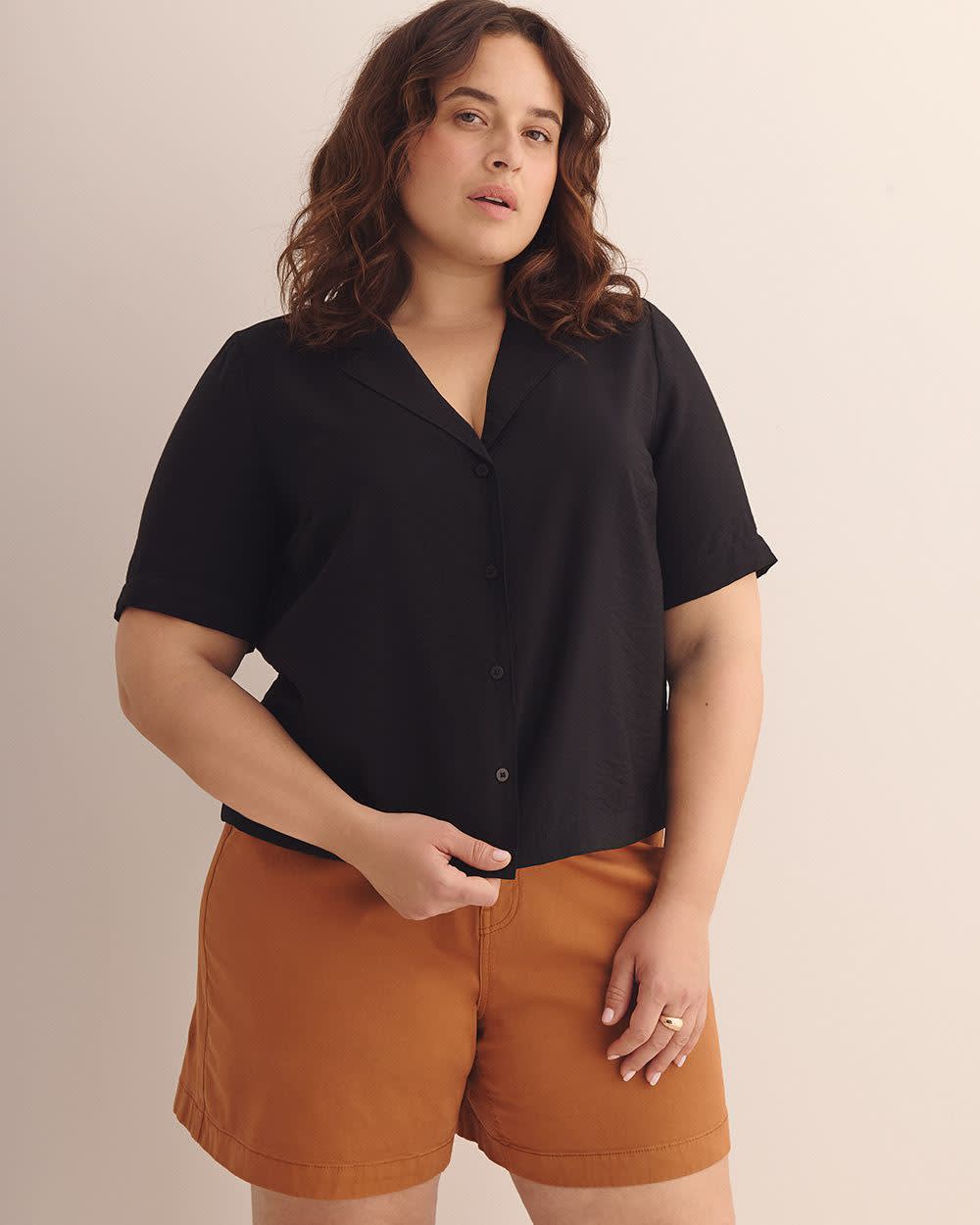 Chemisier court à manches courtes et col cranté