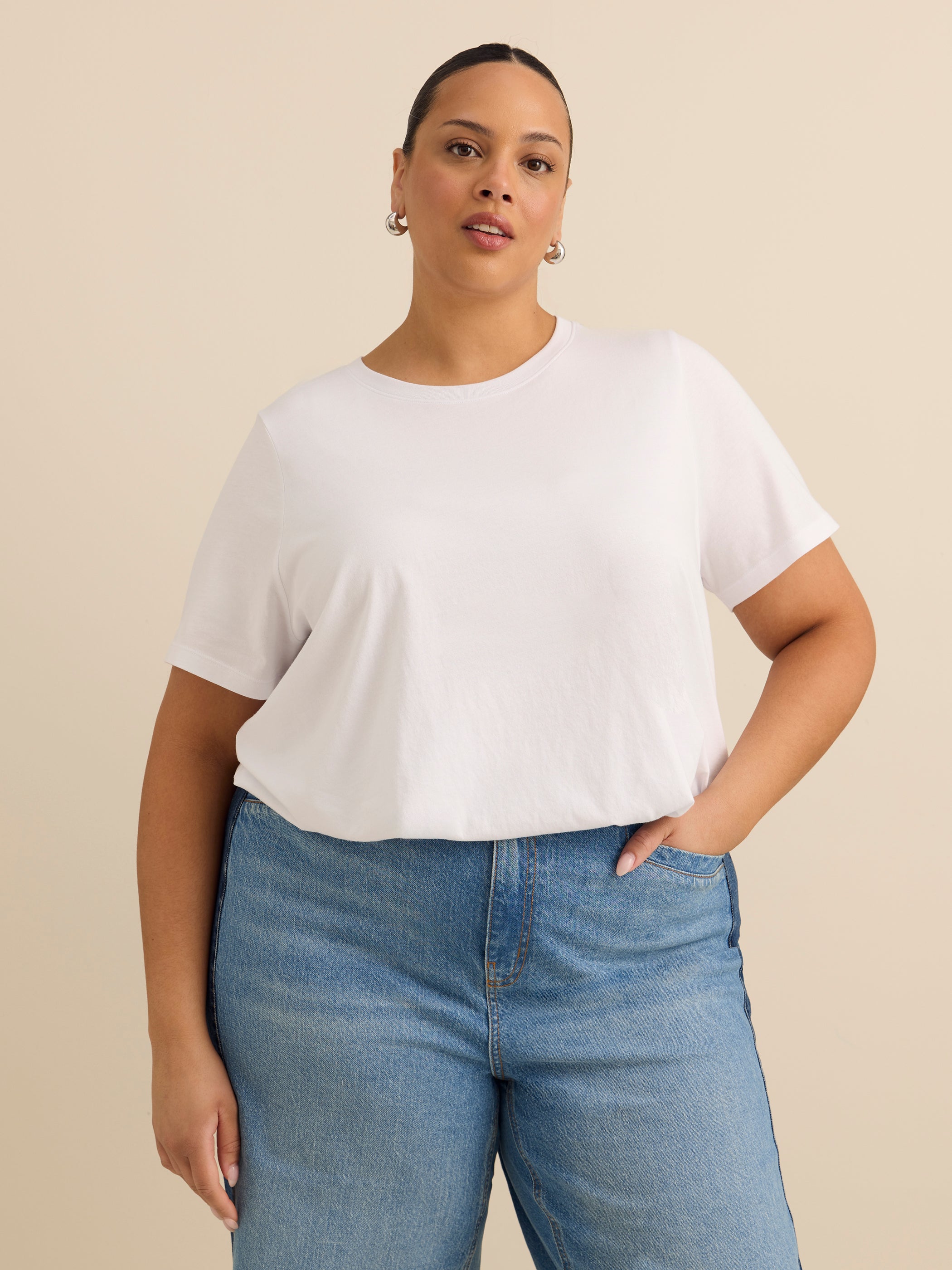 Haut à manches courtes avec ourlet bouffant