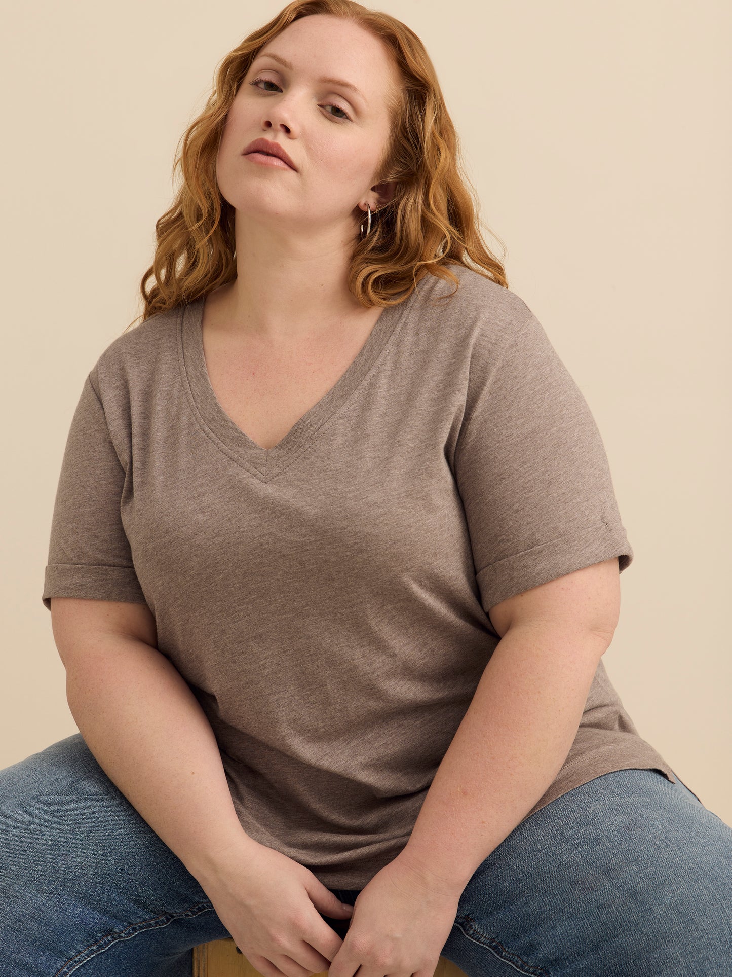 Tissu responsable, t-shirt coupe boyfriend avec encolure en V et fentes