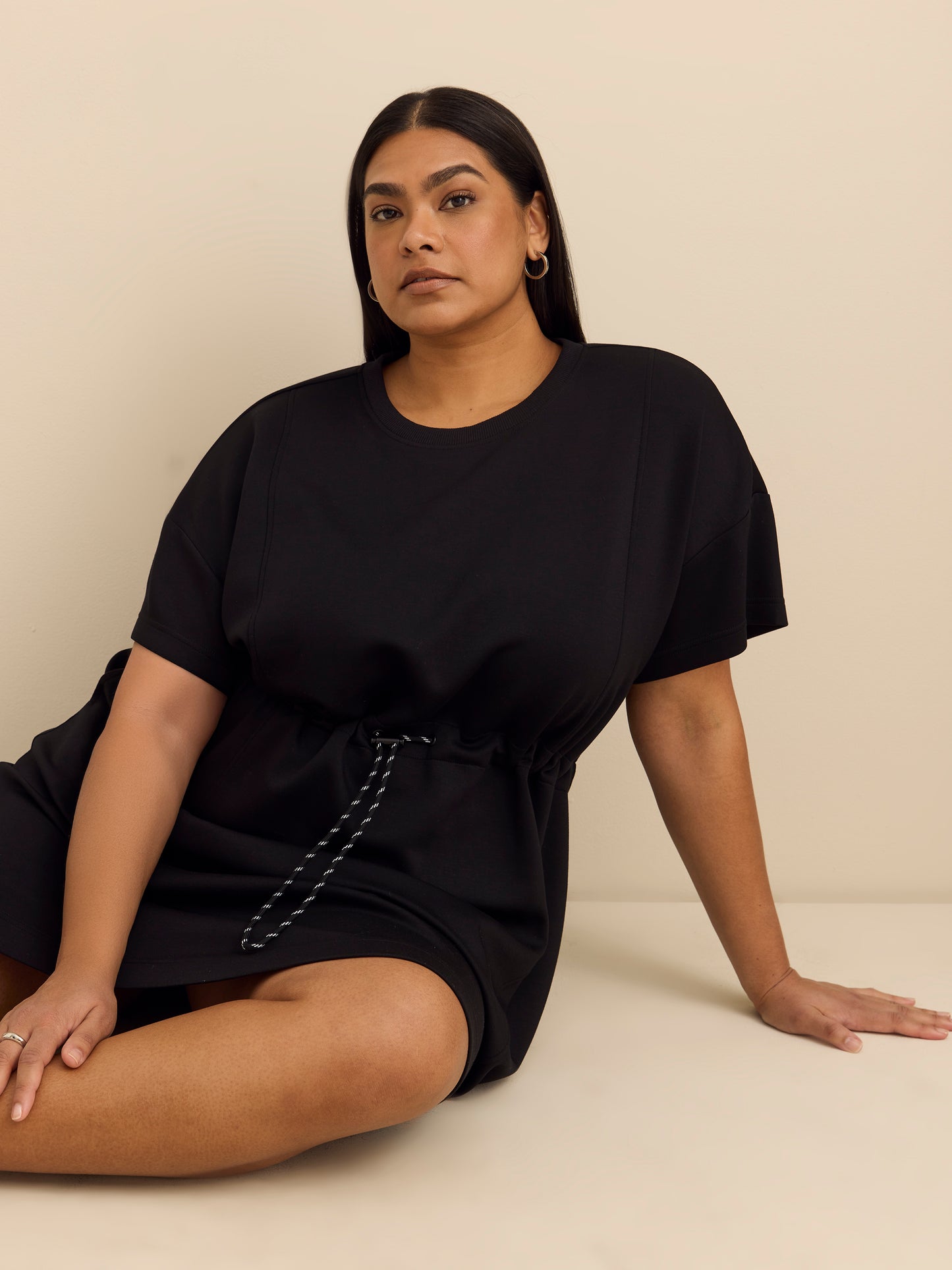 Robe à manches courtes à taille cintrée, tissu responsable - Active Zone