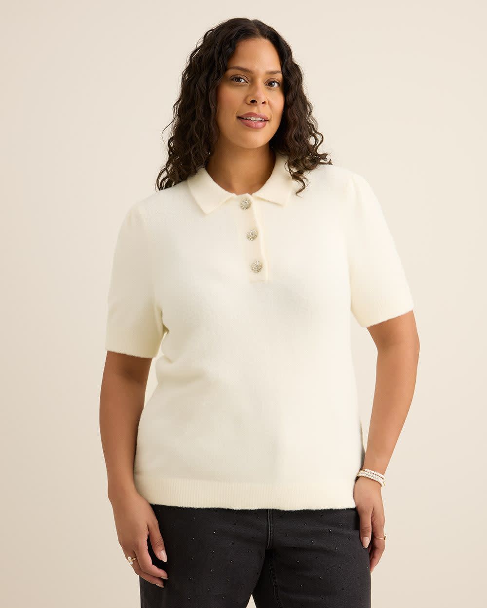 Pull duveteux à manches courtes et col polo avec boutons de fantaisie