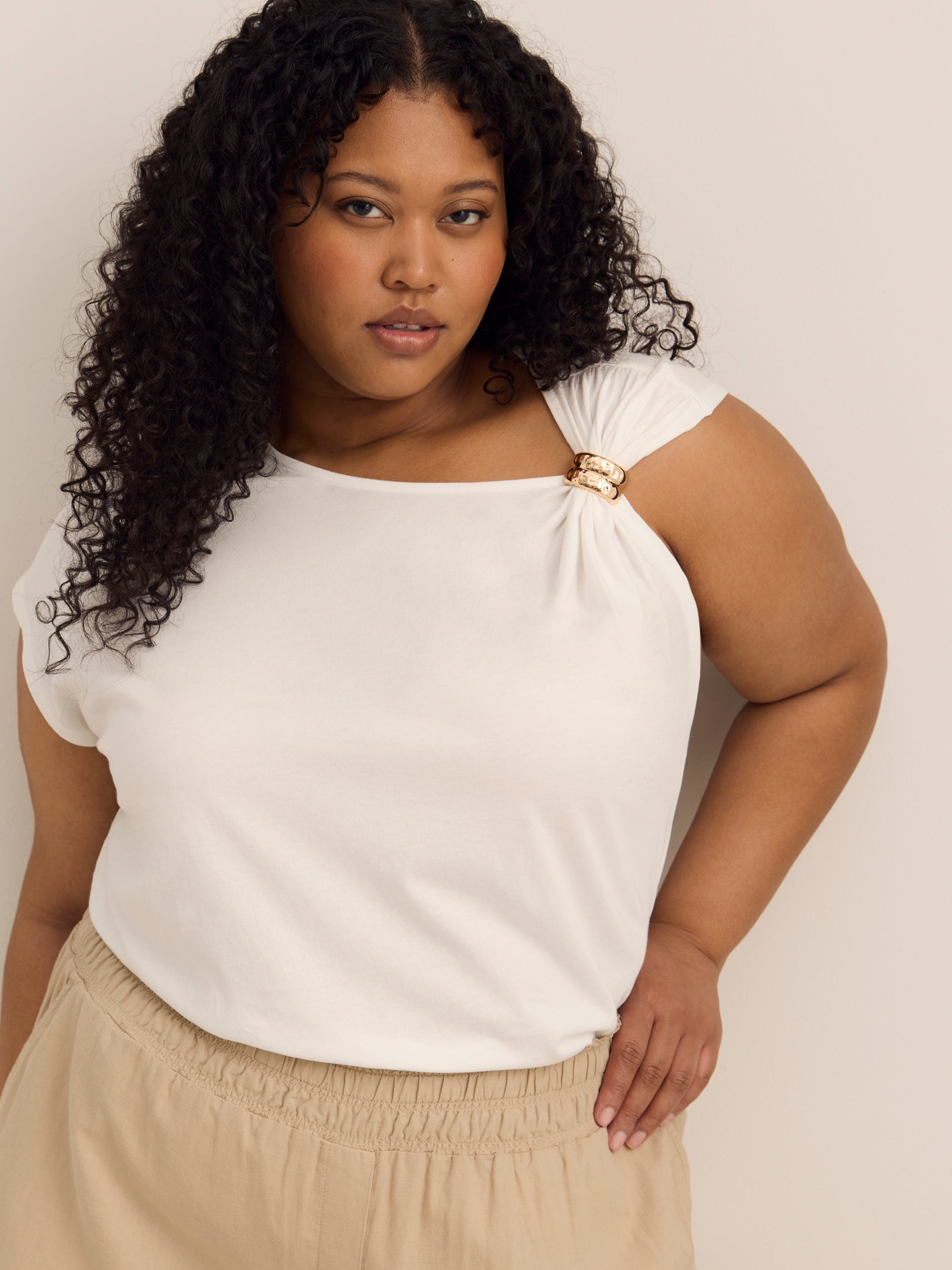 Straight Knit Top with Metal Jewel