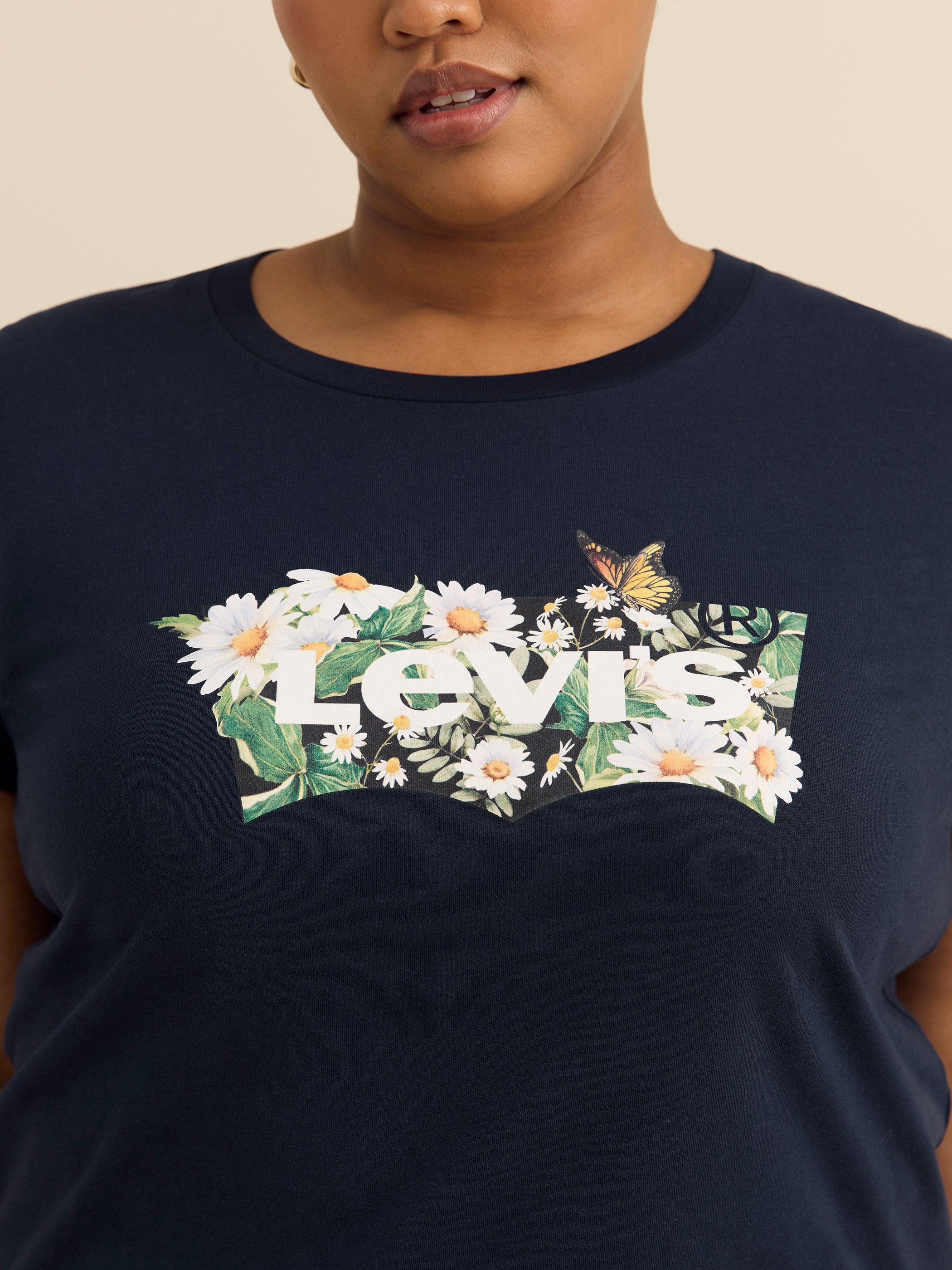 Crewneck Tee with Batwing Logo and Daisies - Levi's