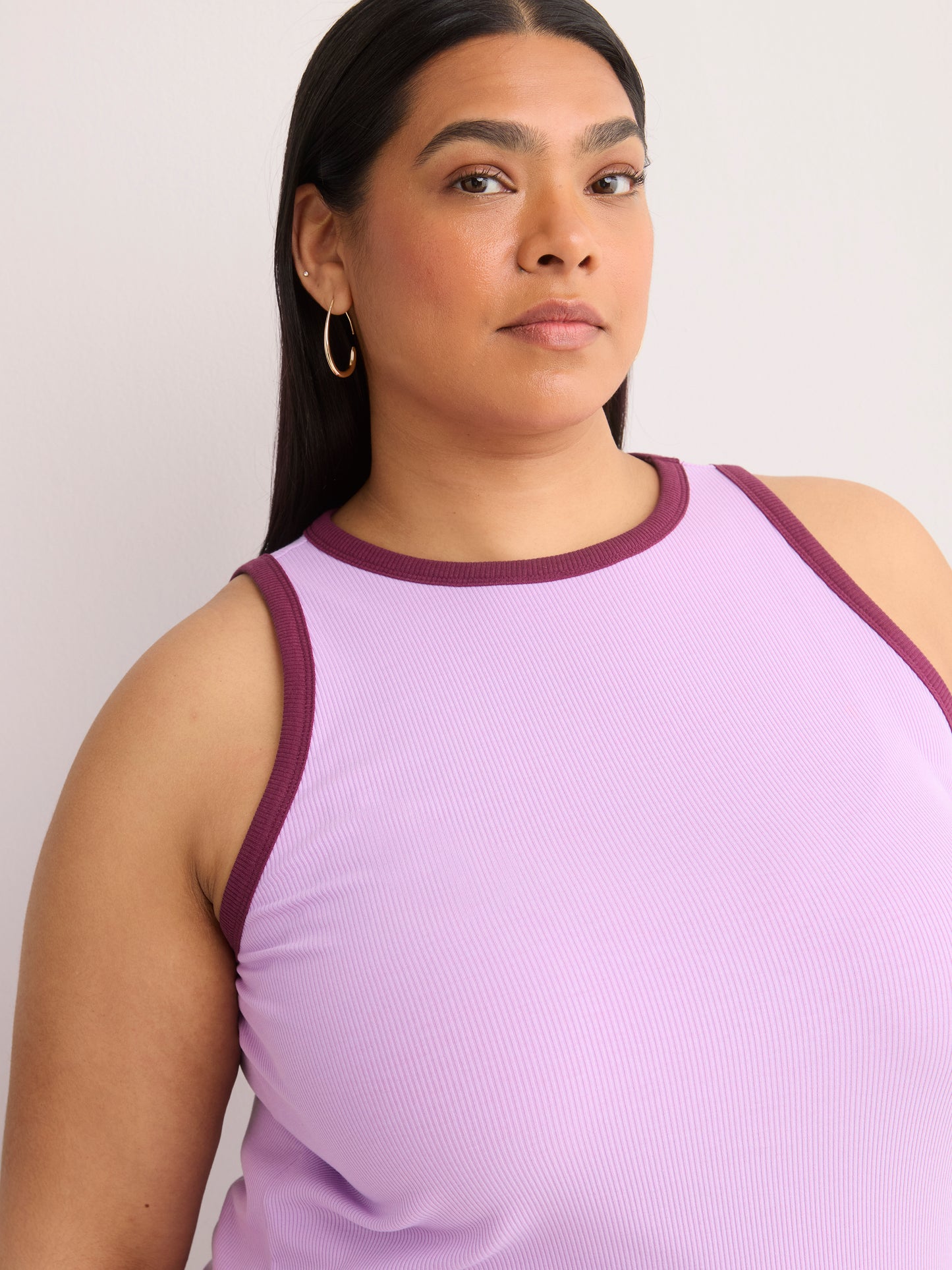 Fitted Halter-Neck Rib Knit Tank Top with Contrast Binding