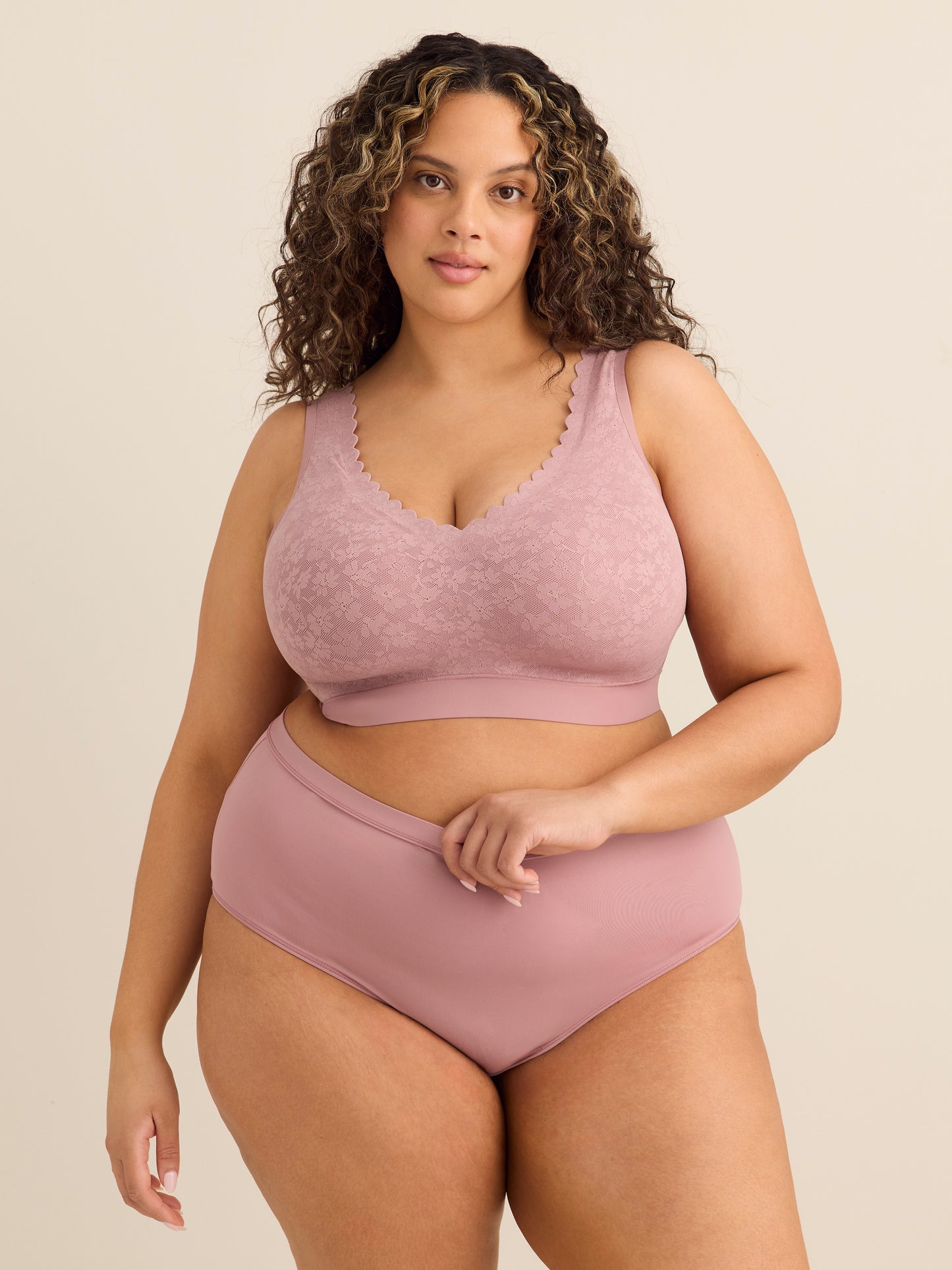 Wireless Lace Padded Bra with Scalloped Neckline - ti Voglio