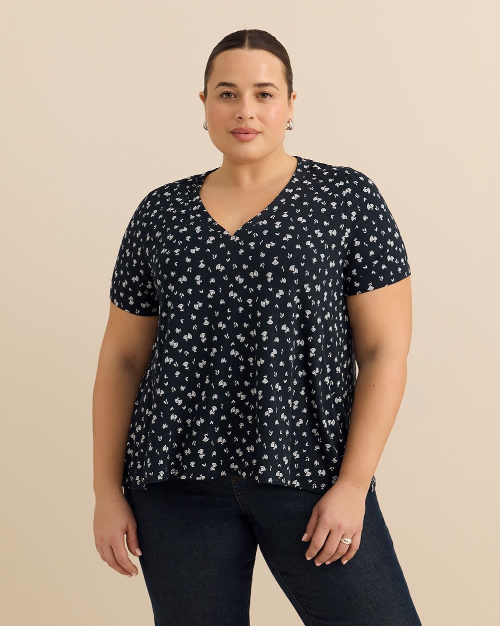 Haut évasé à manches courtes et encolure en V