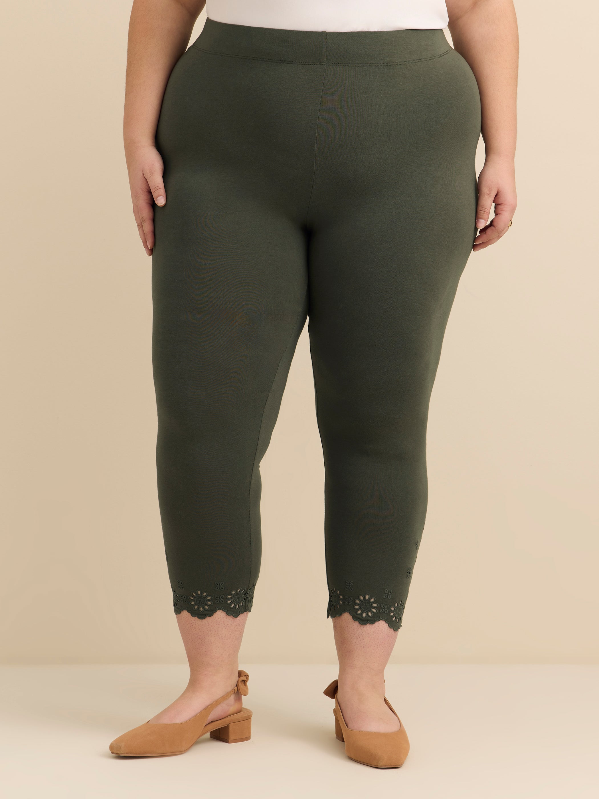 Solid Cropped Legging with Broderie Anglaise