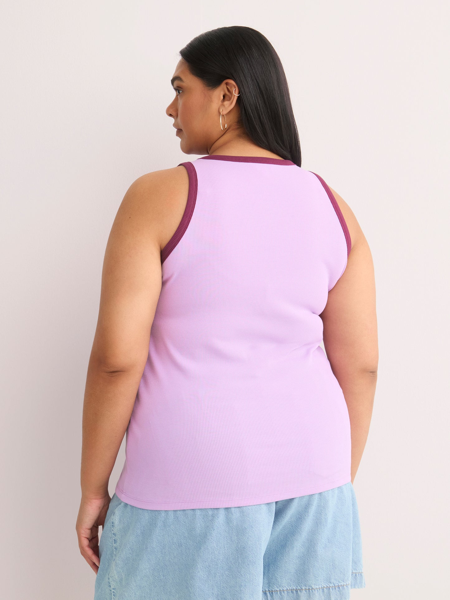 Fitted Halter-Neck Rib Knit Tank Top with Contrast Binding