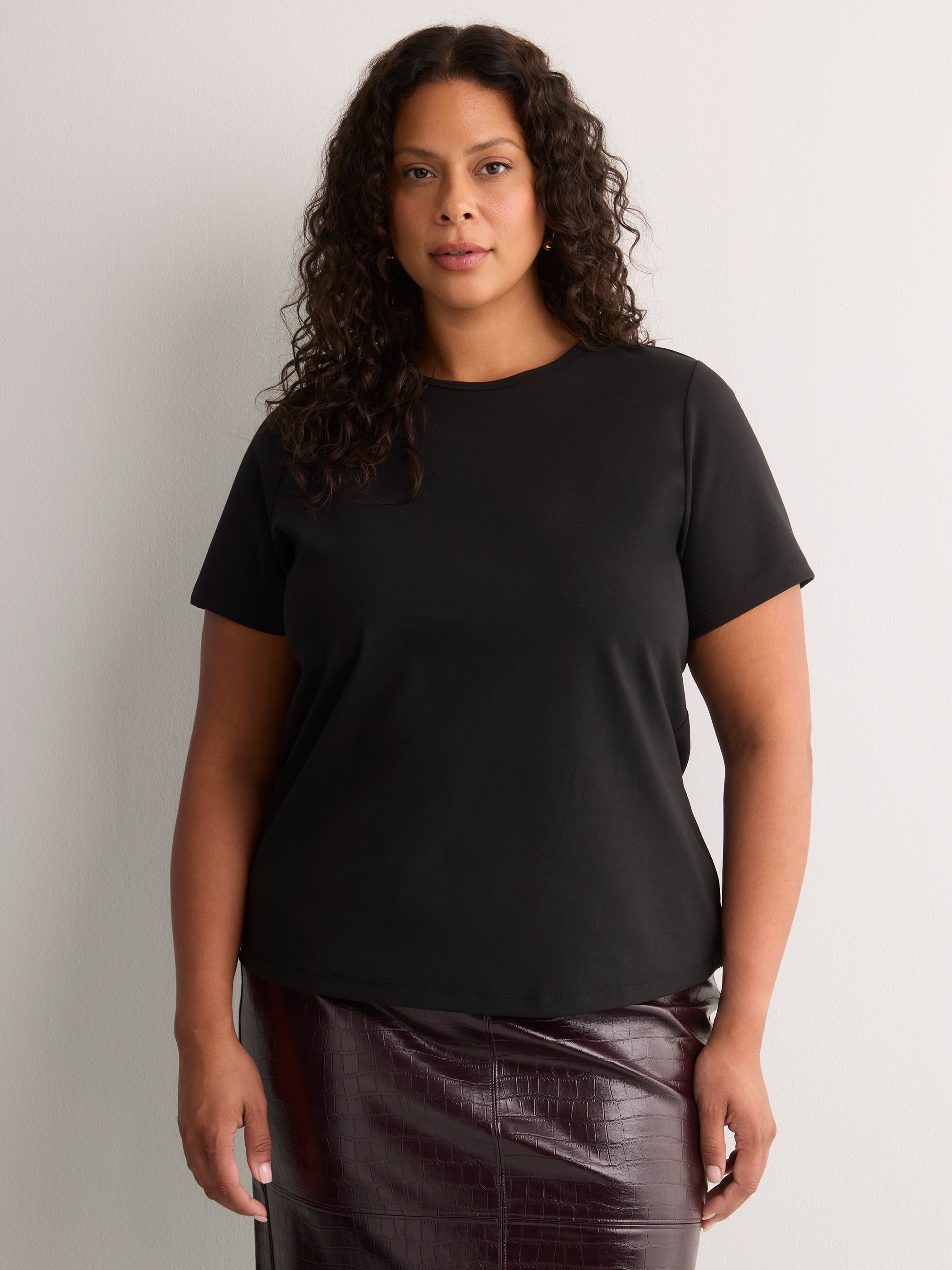 Smooth-Fit Crew-Neck Short-Sleeve Knit Top