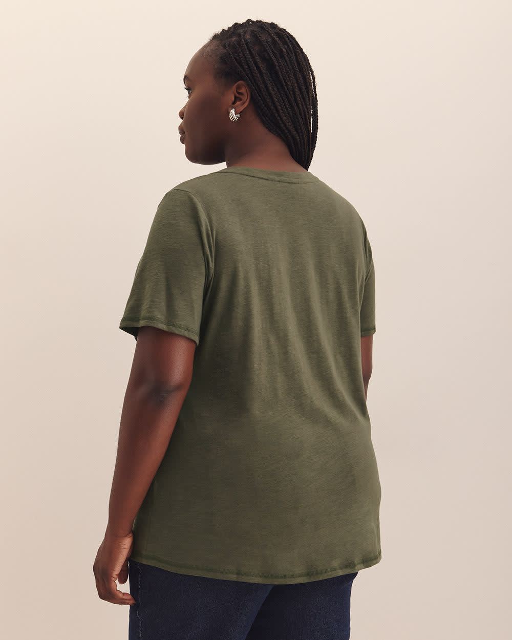 Curvy-Fit Crewneck Tee - PENN. Essentials