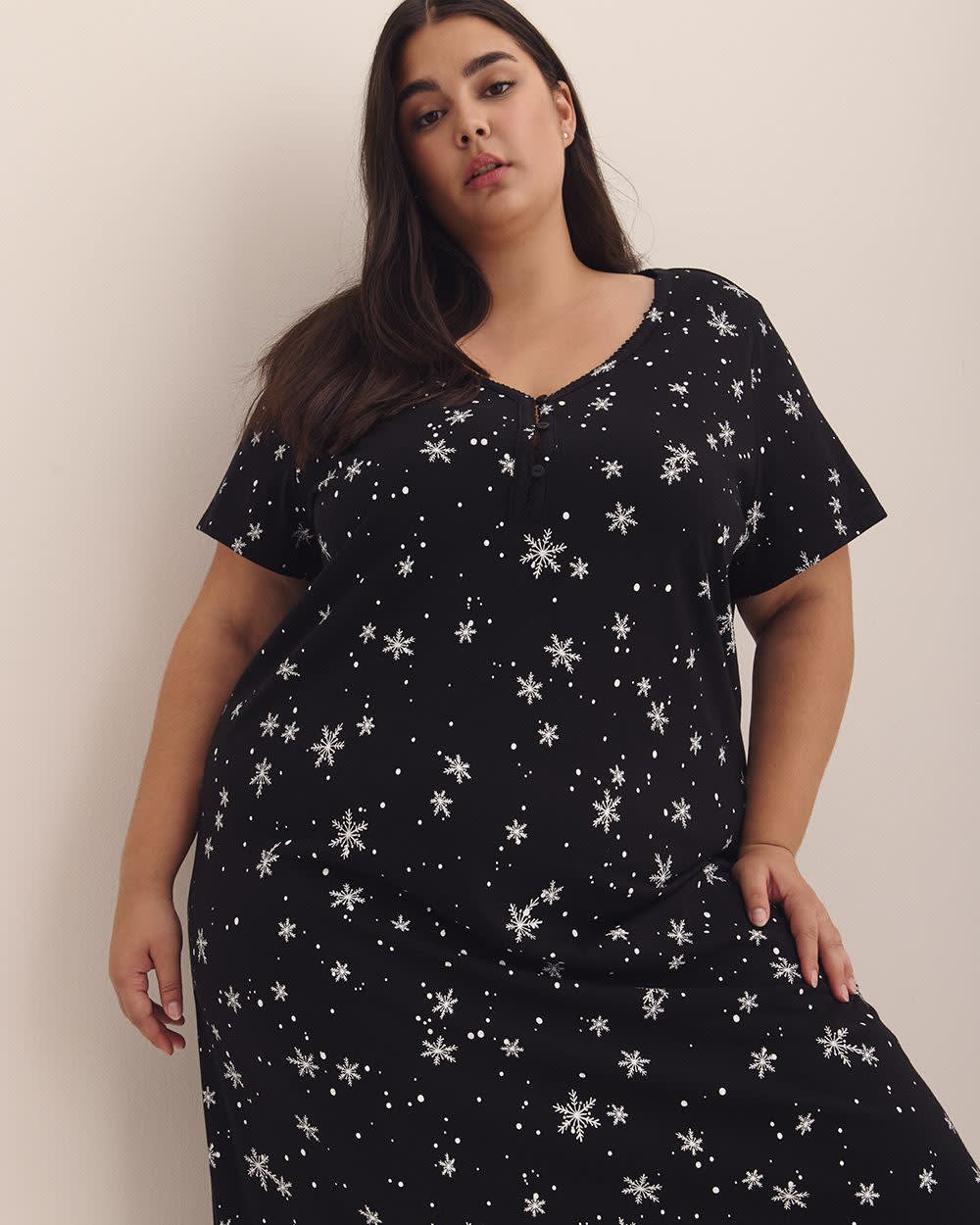 Black Snowflake-Print Long Short-Sleeve Sleepshirt - ti Voglio