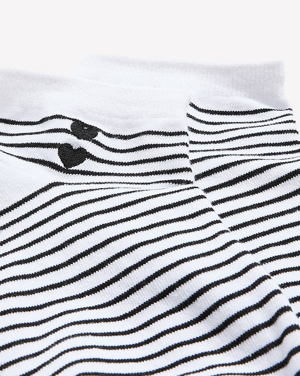 Chaussettes courtes à rayures noir et blanc avec deux coeurs brodés