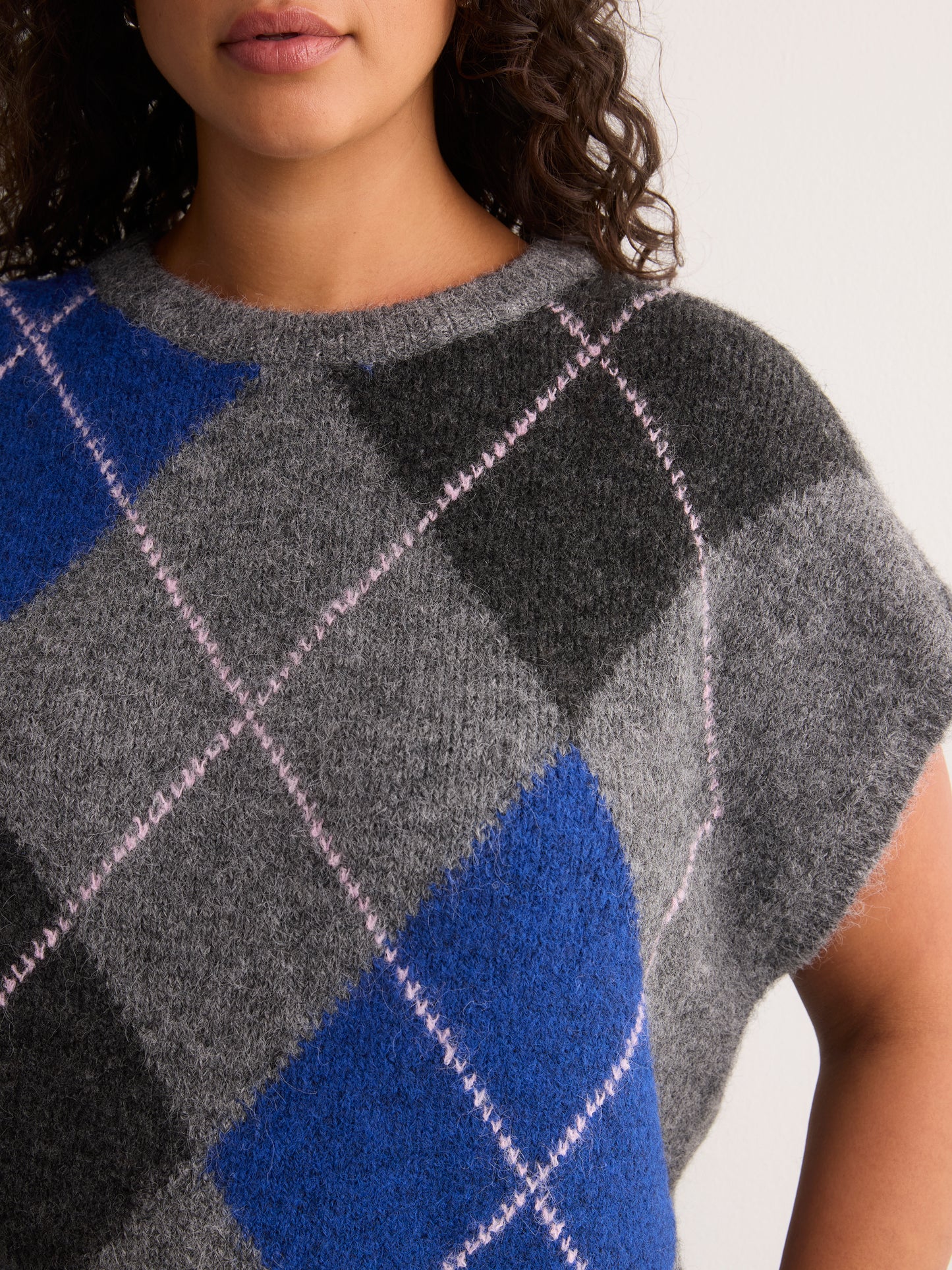 Loose Extended-Sleeve Argyle Fuzzy Yarn Short Sweater
