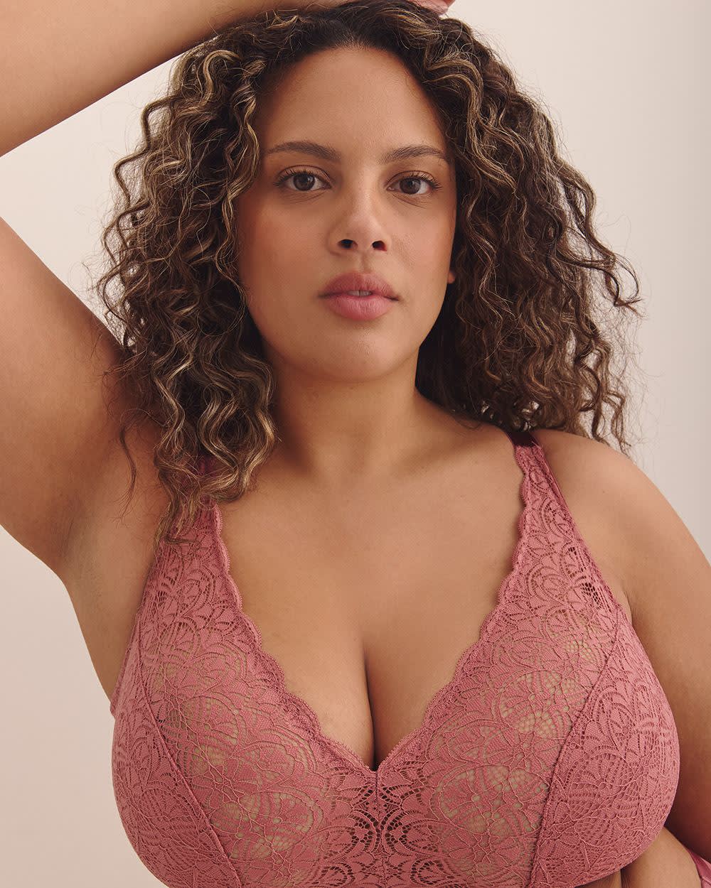 Lace Bralette with Scalloped Edge - Déesse Collection