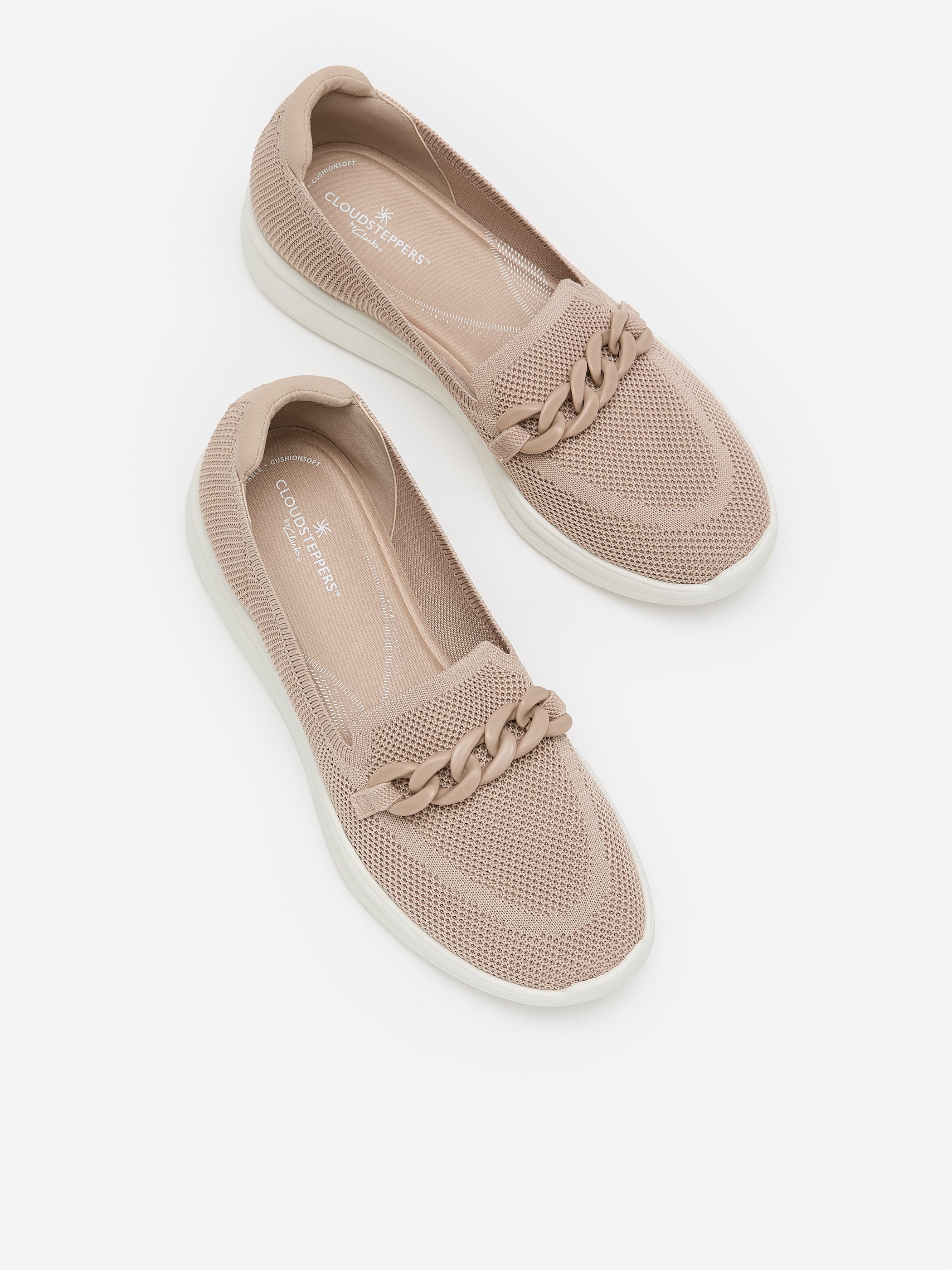 Chaussure Ezrin Cove avec chaîne décorative, pied large - Clarks