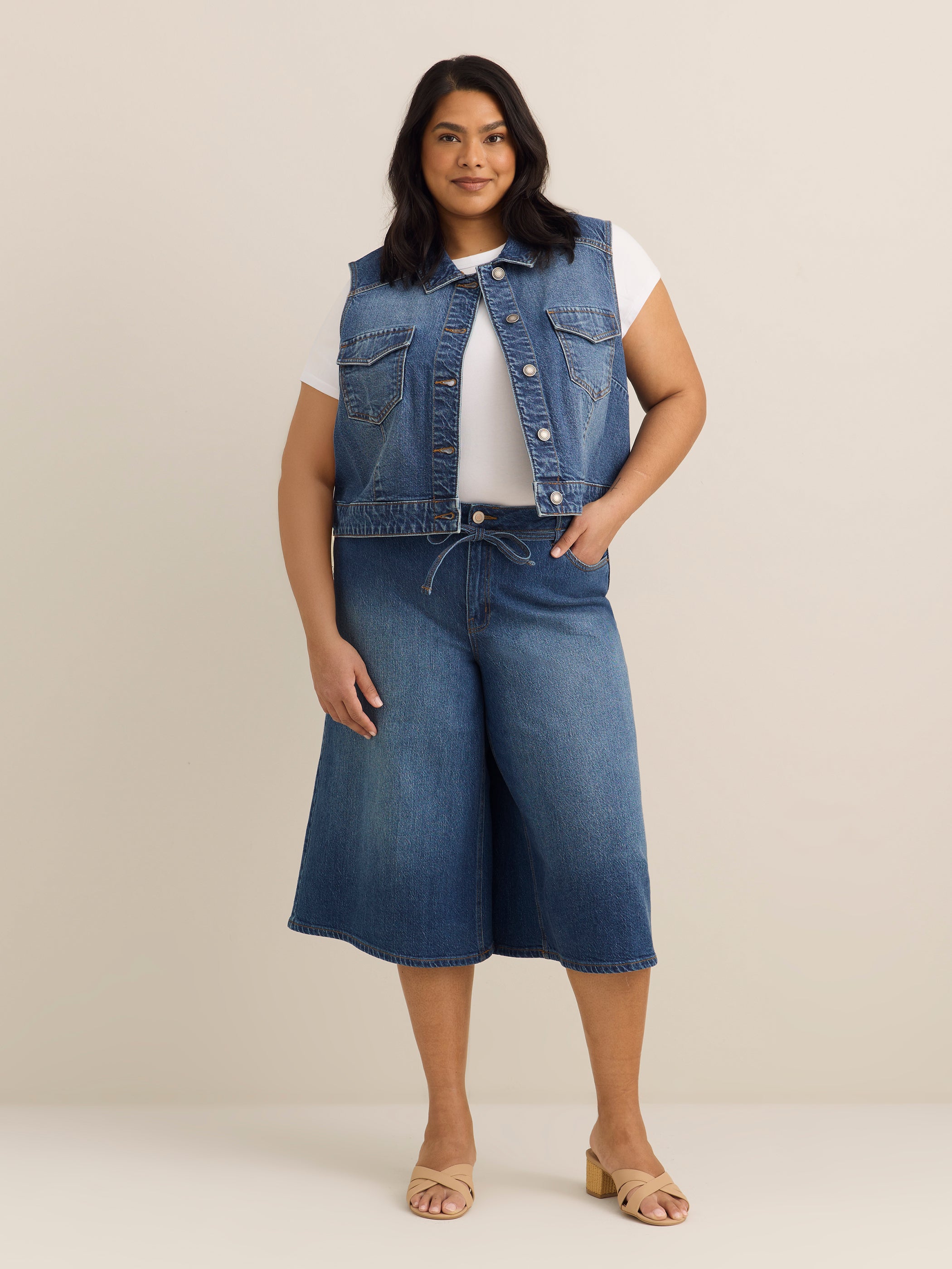 Buttoned-Down Cropped Denim Vest - d/C JEANS